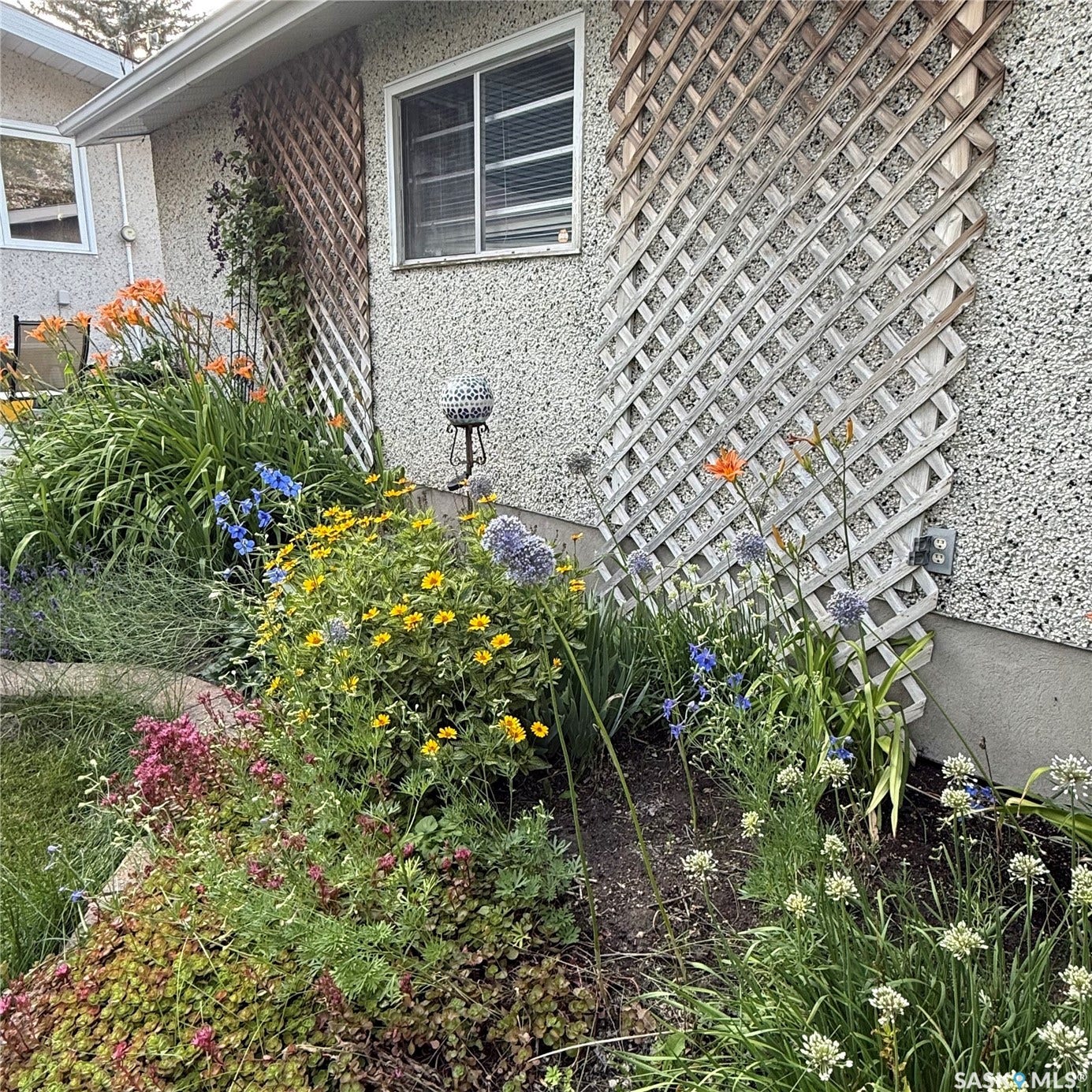 3361 Wascana Street, Regina SK S4S 2H2 Stucco exterior with a lattice accent, featuring a ground-level window