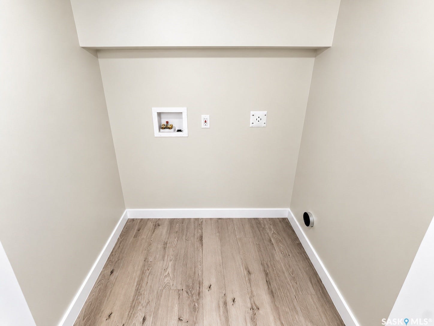 5810 Sherwood Drive, Regina SK S4T 6Y7 Wood-finish flooring, white baseboards, and neutral wall paint