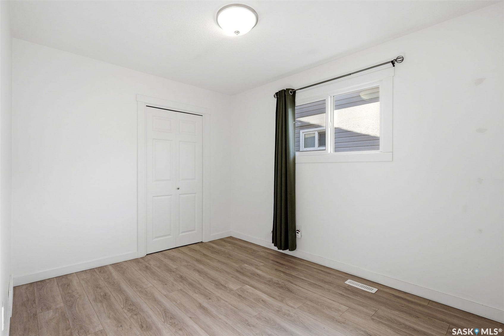 1502 Grosvenor Street, Regina SK S4N 4C6