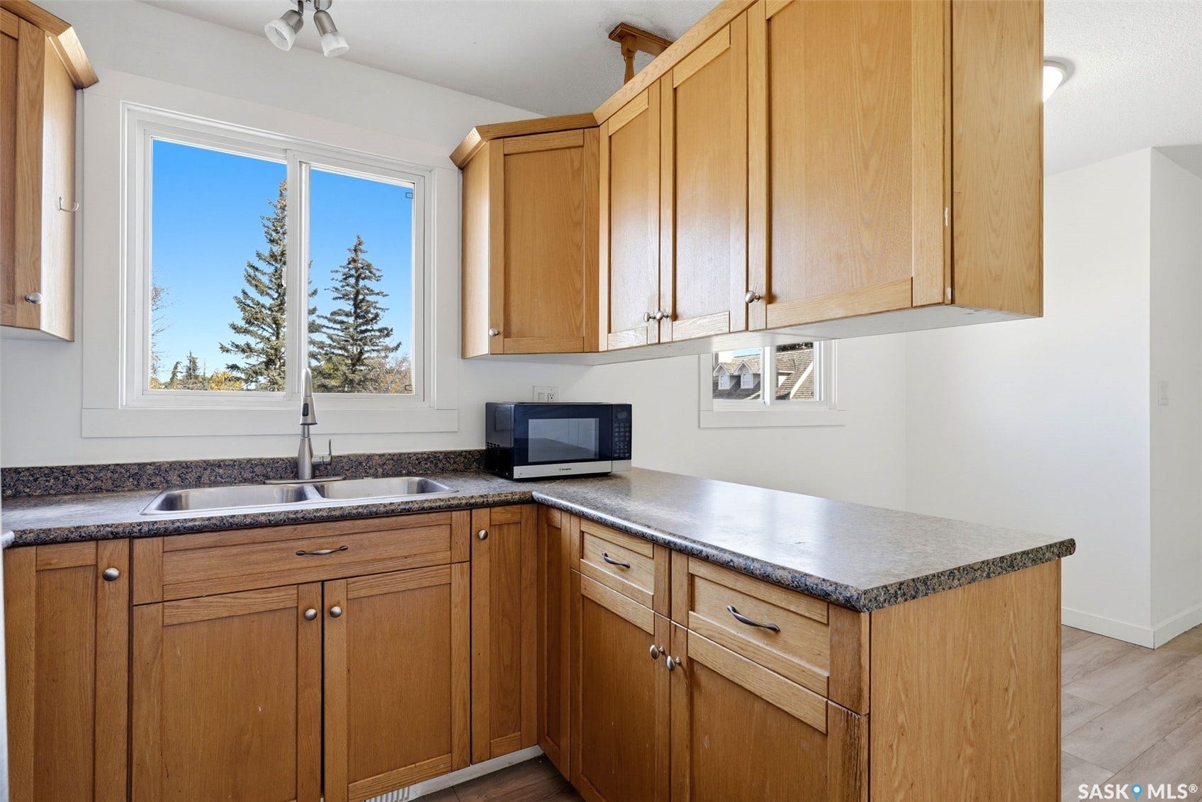 1502 Grosvenor Street, Regina SK S4N 4C6
