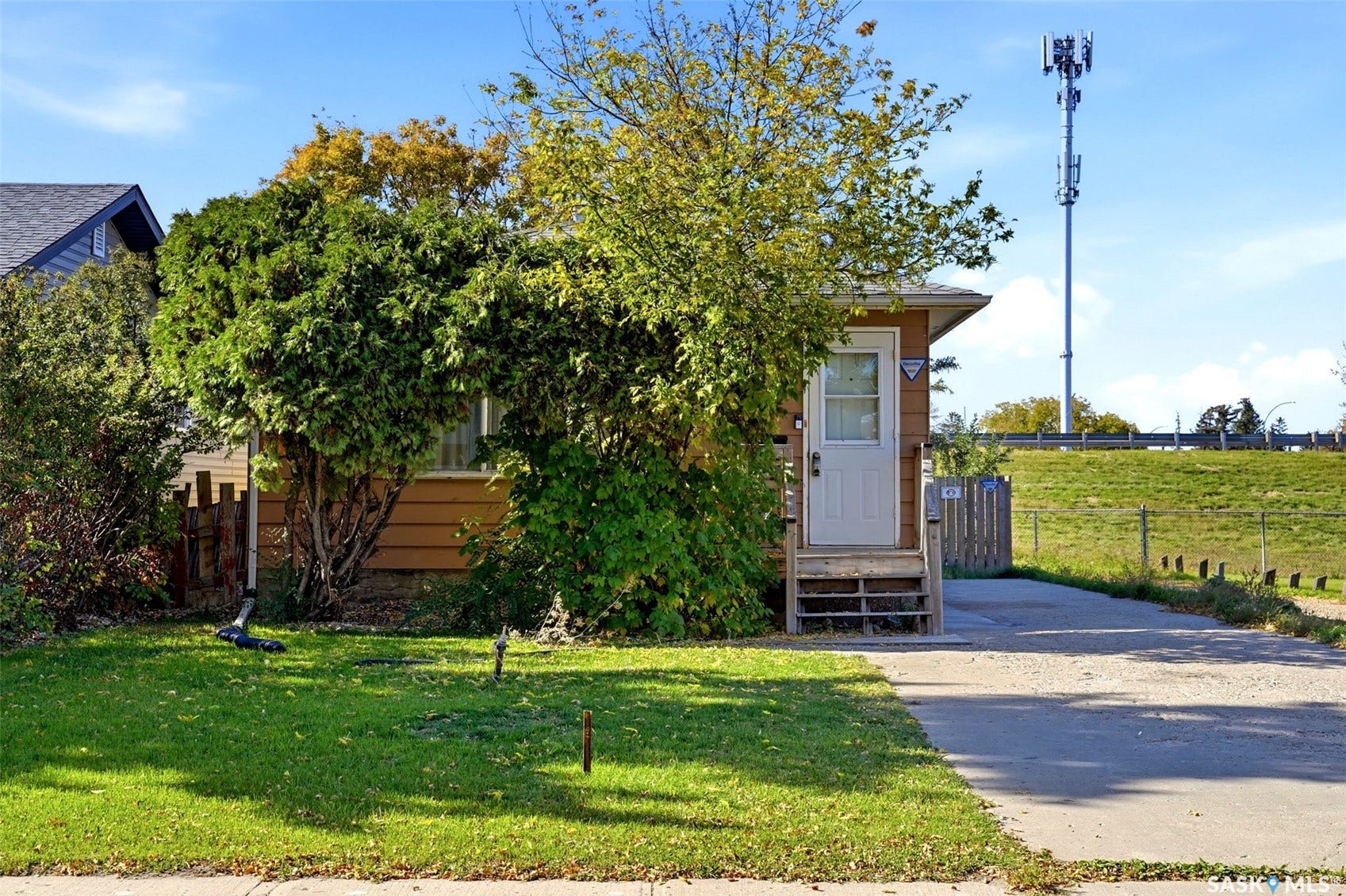 1502 Grosvenor Street, Regina SK S4N 4C6