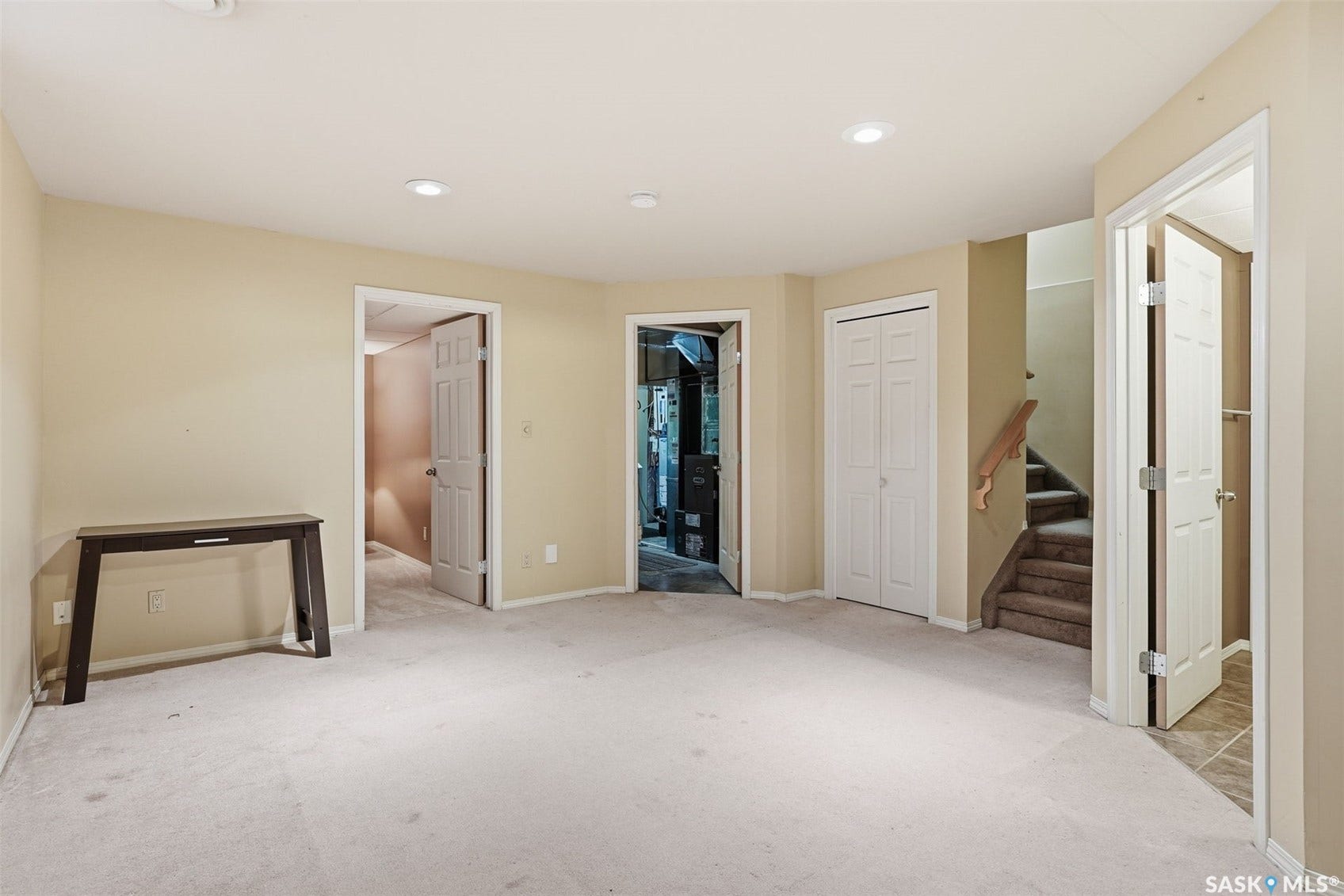 110 East Hampton Boulevard, Saskatoon SK S7R 0A8