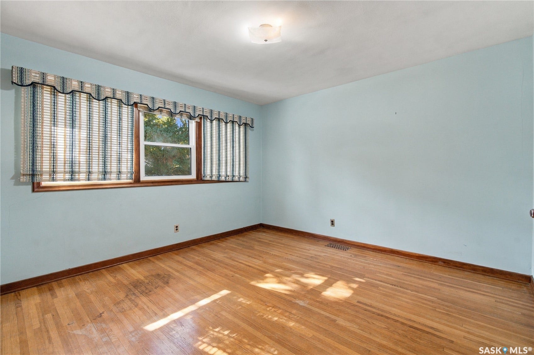 2727 Assiniboine Avenue, Regina SK S4S 1C7 Wood-finish flooring