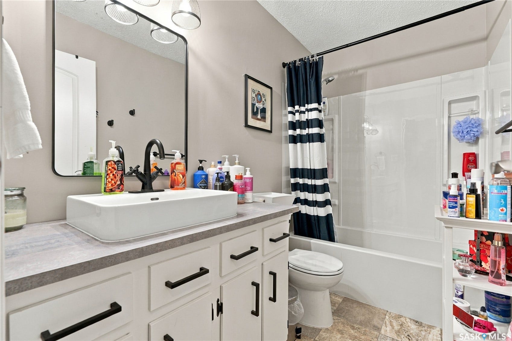 4-pc main bathroom
