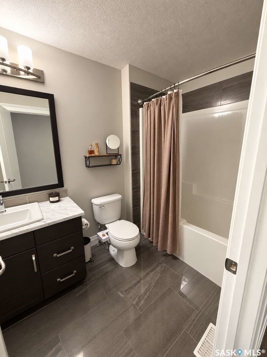 5325 Green Silverberry Drive E, Regina SK S4V 3M5