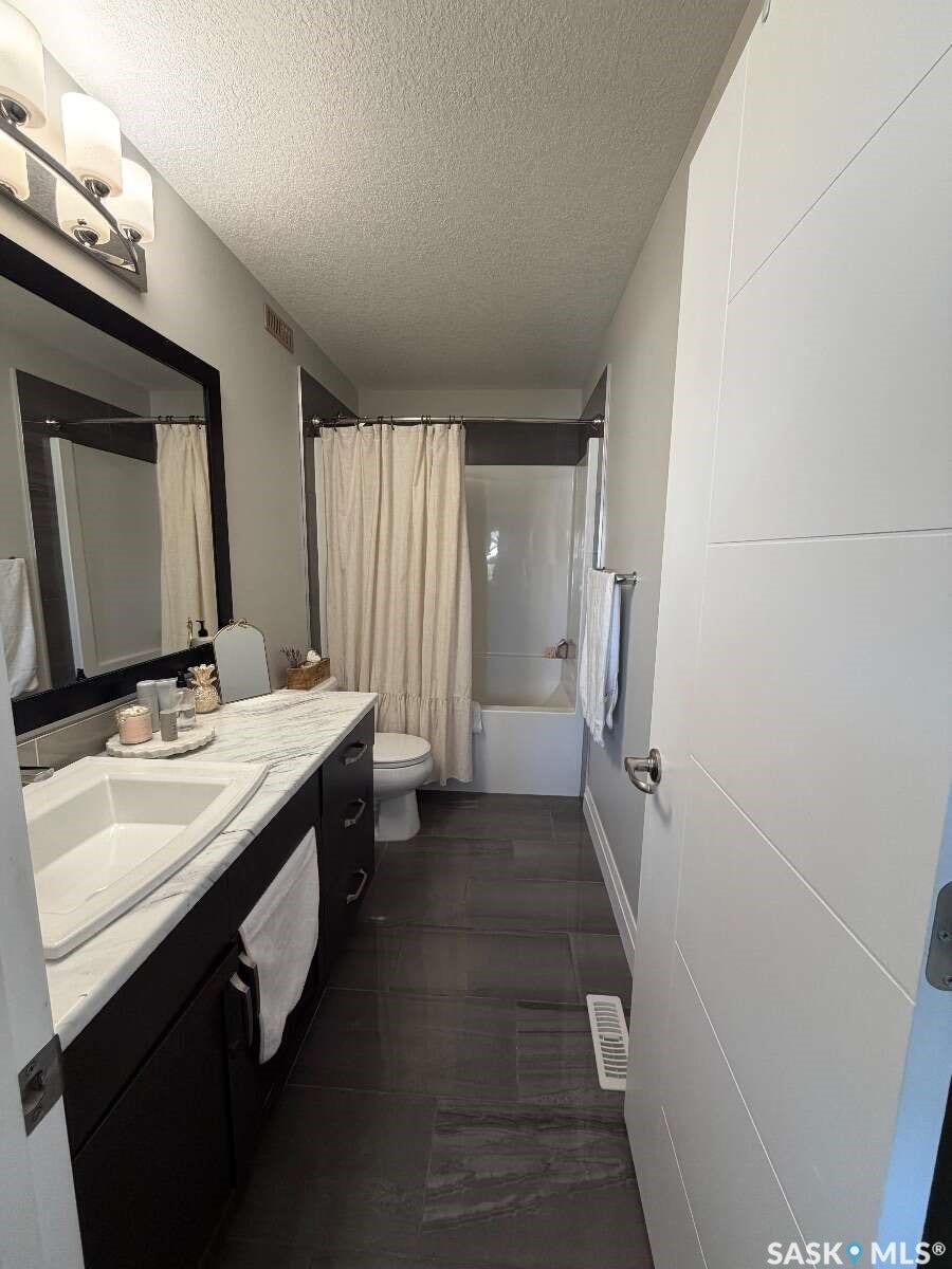 5325 Green Silverberry Drive E, Regina SK S4V 3M5