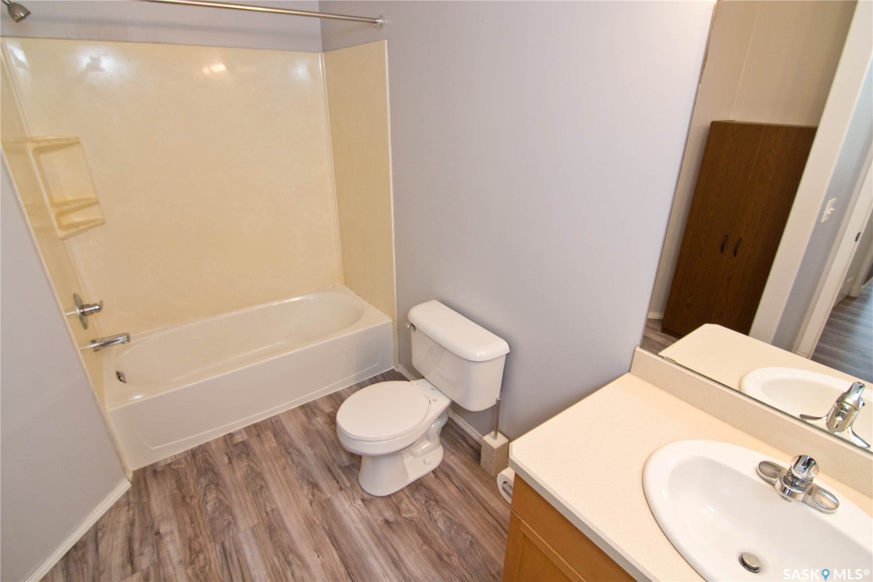 1049 Birchwood Place, Regina SK S4S 7L1 1049 Birchwood Place, Regina SK S4S 7L1