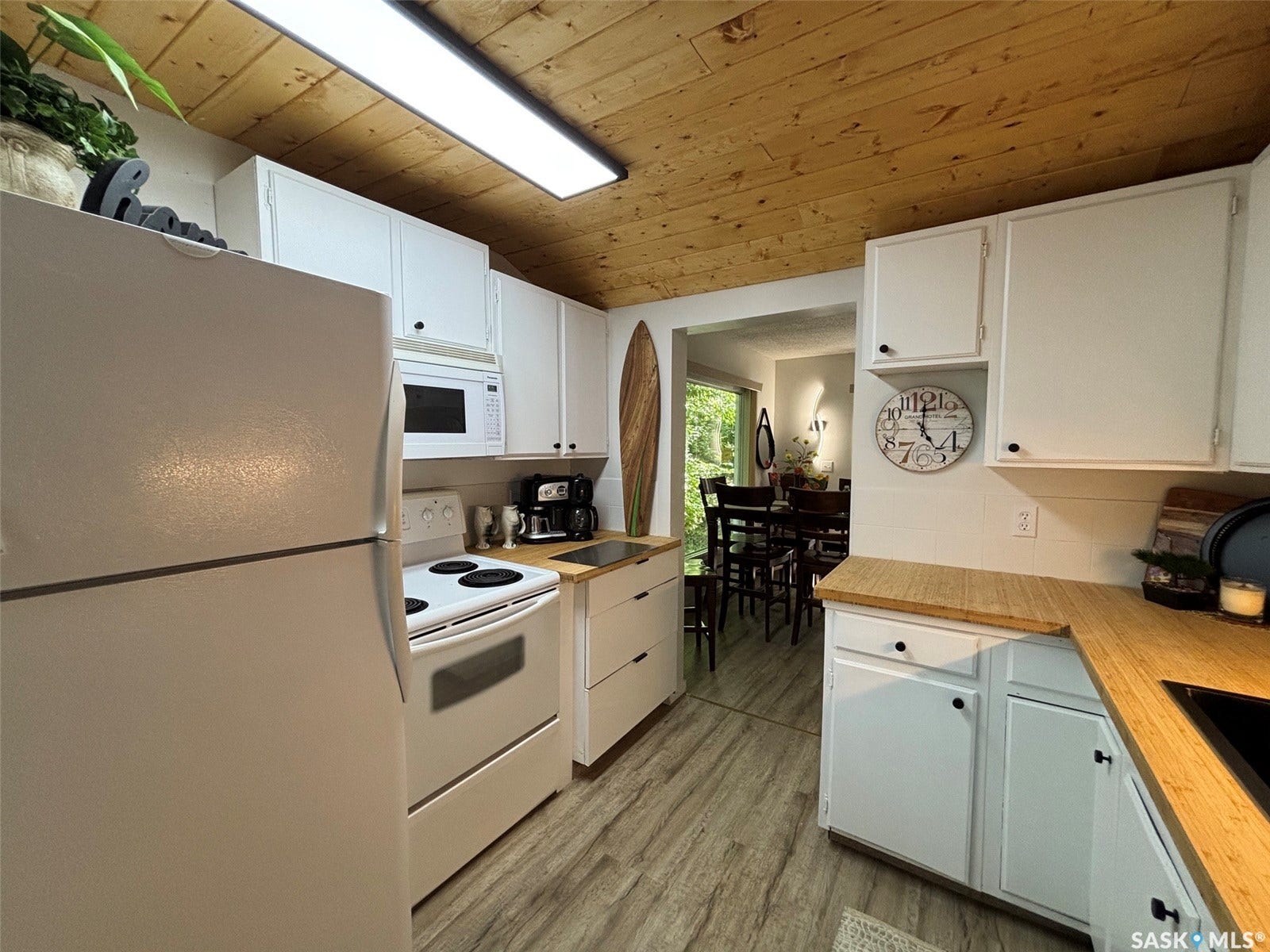 232 Green Avenue, Regina Beach SK S0G 4C0