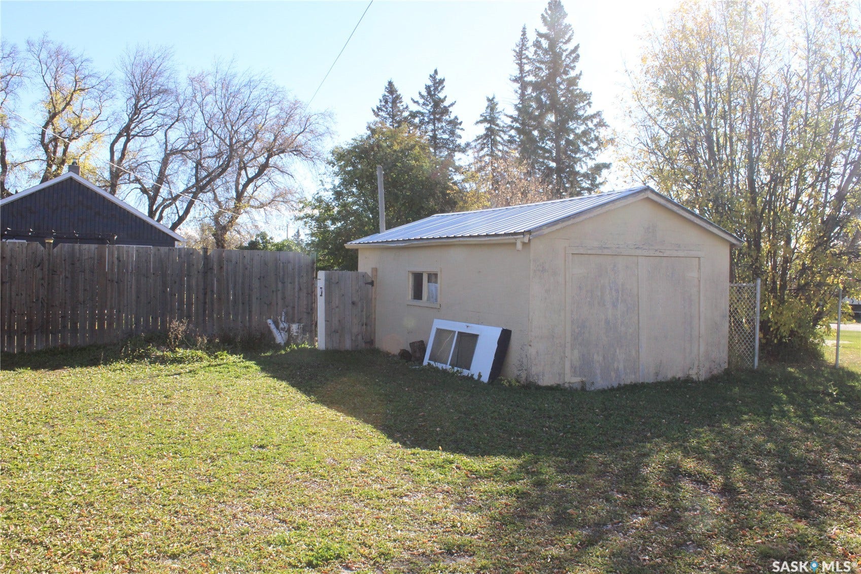 513 2nd Street W, Wilkie SK S0K 4W0 Detached garage structure with a pitched metal roof, featuring a single window opening and a garage door