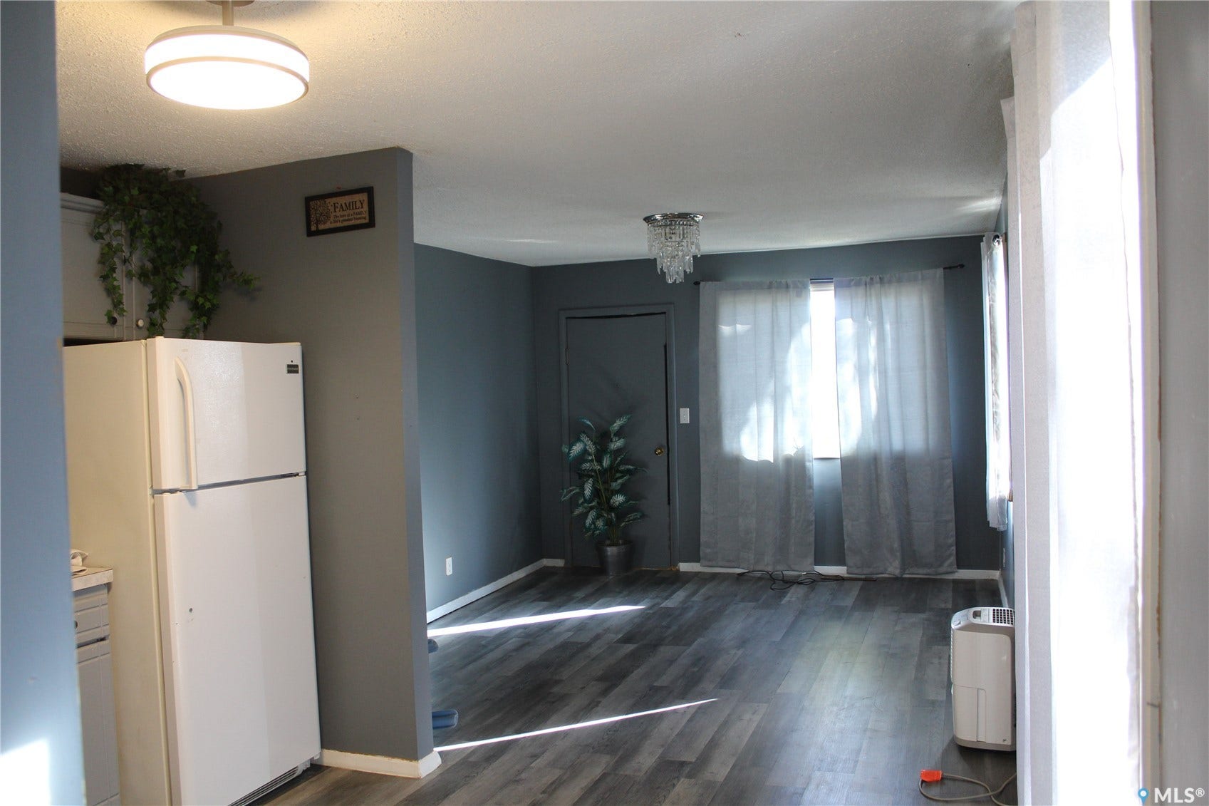 513 2nd Street W, Wilkie SK S0K 4W0 Wood-finish flooring, two windows with soft natural light, and a crystal chandelier