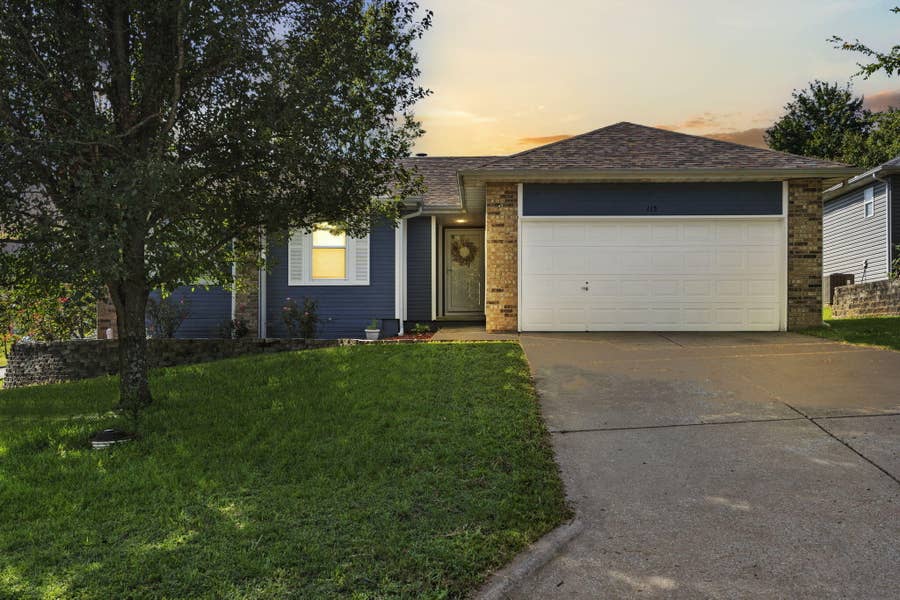 Property photo for 115 Hillside Court, Hollister, MO