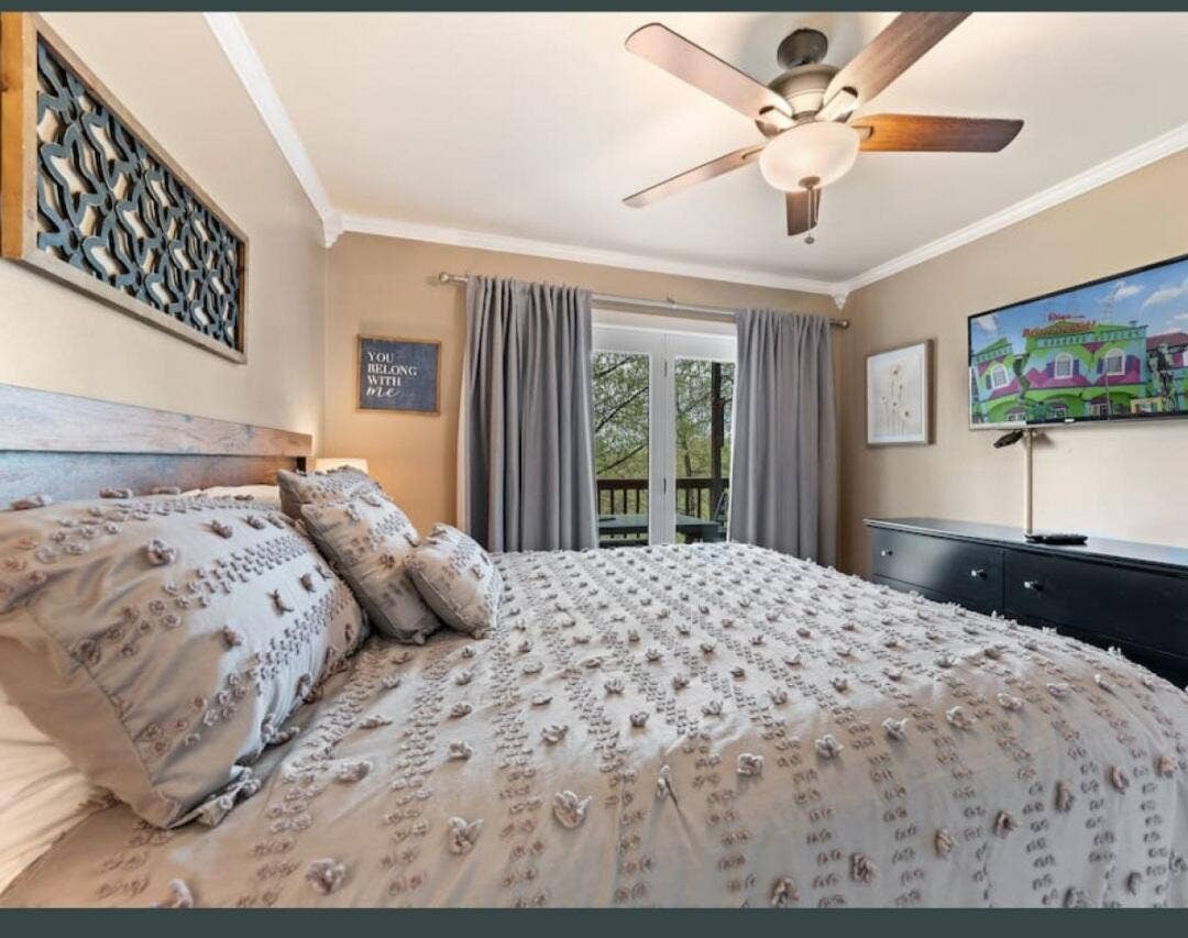 bedroom master