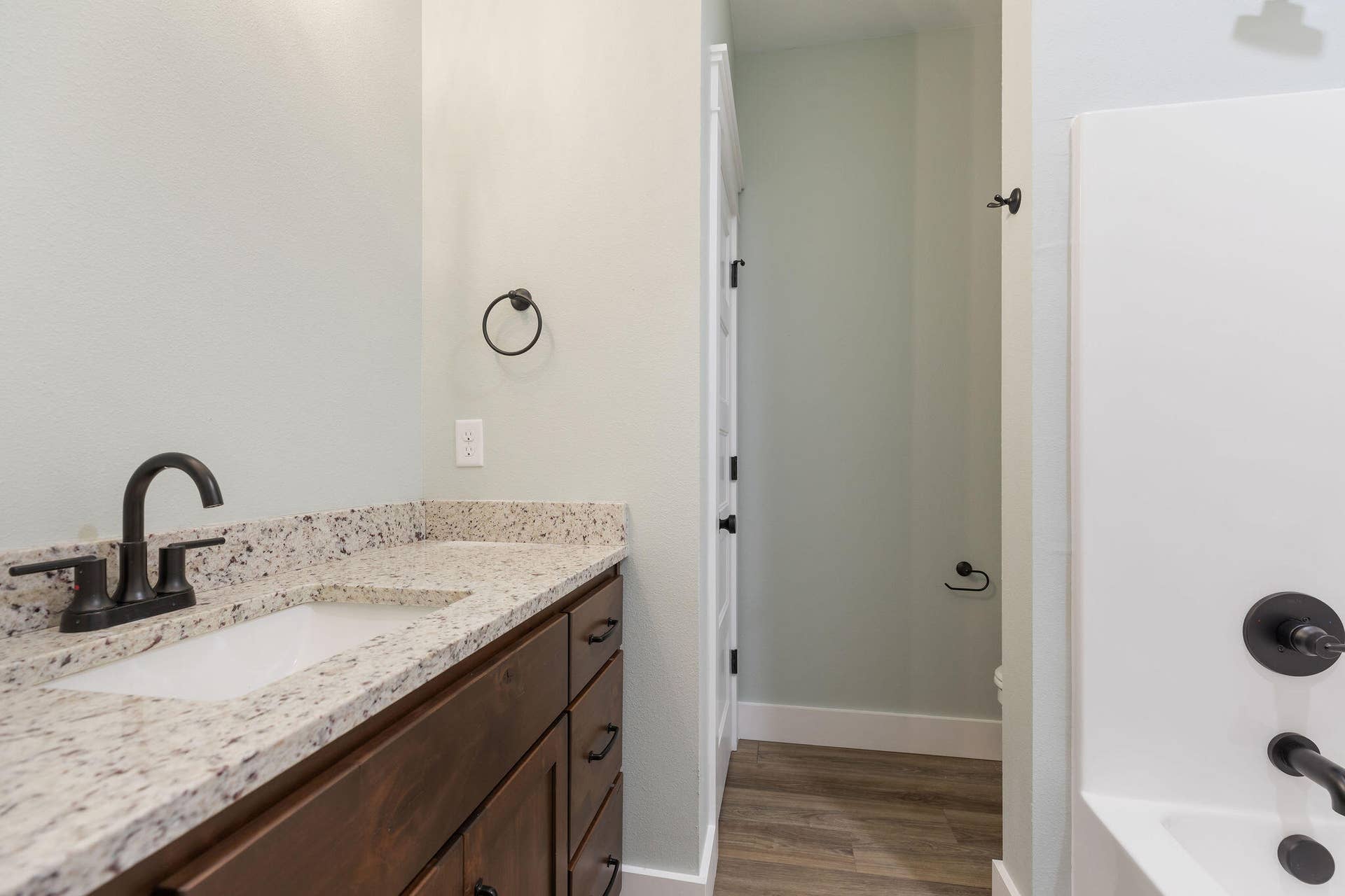 411SilverwoodCir-5