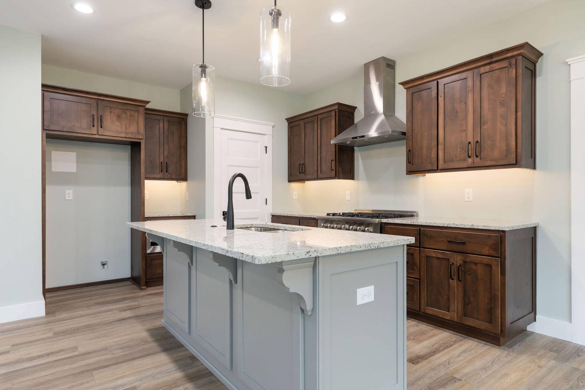 411SilverwoodCir-12