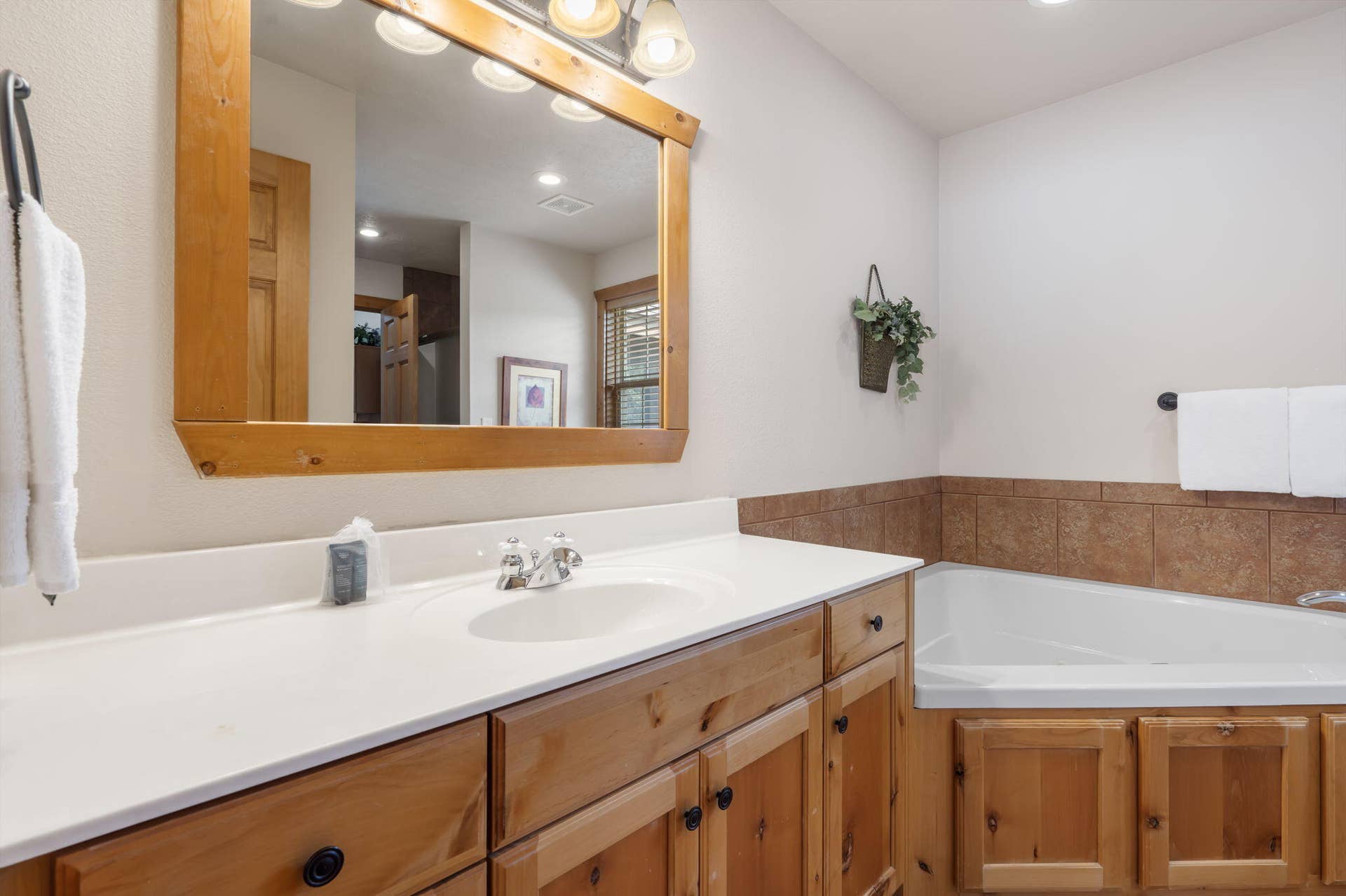 Full Bathroom #2