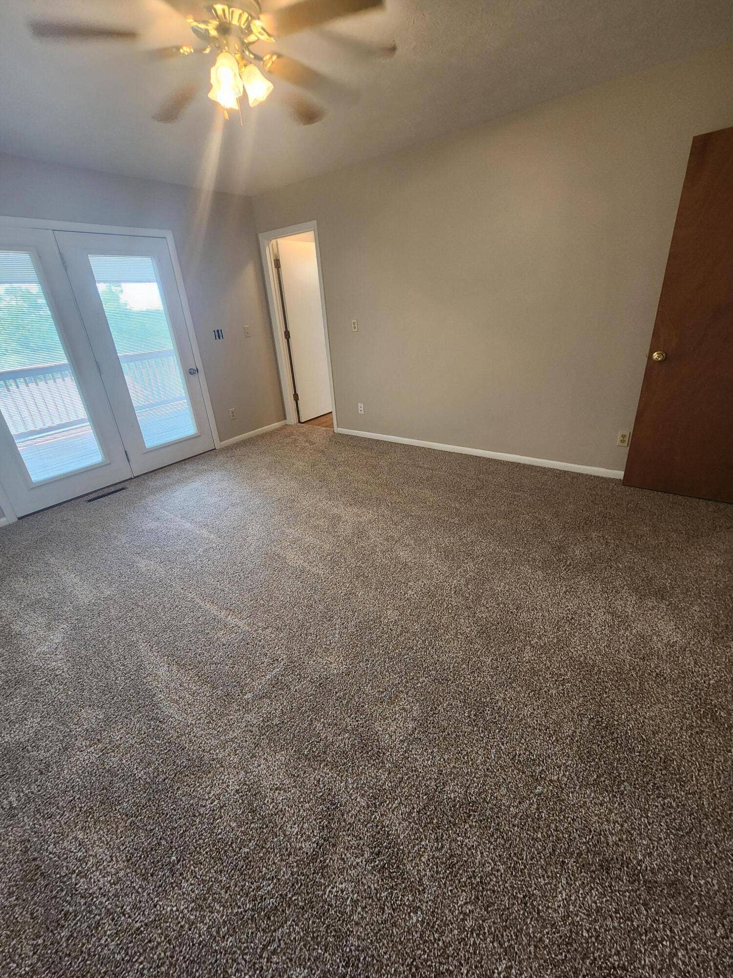 610 Double O Nine Road, Reeds Spring, MO 65737 NEW CARPET & PAINT