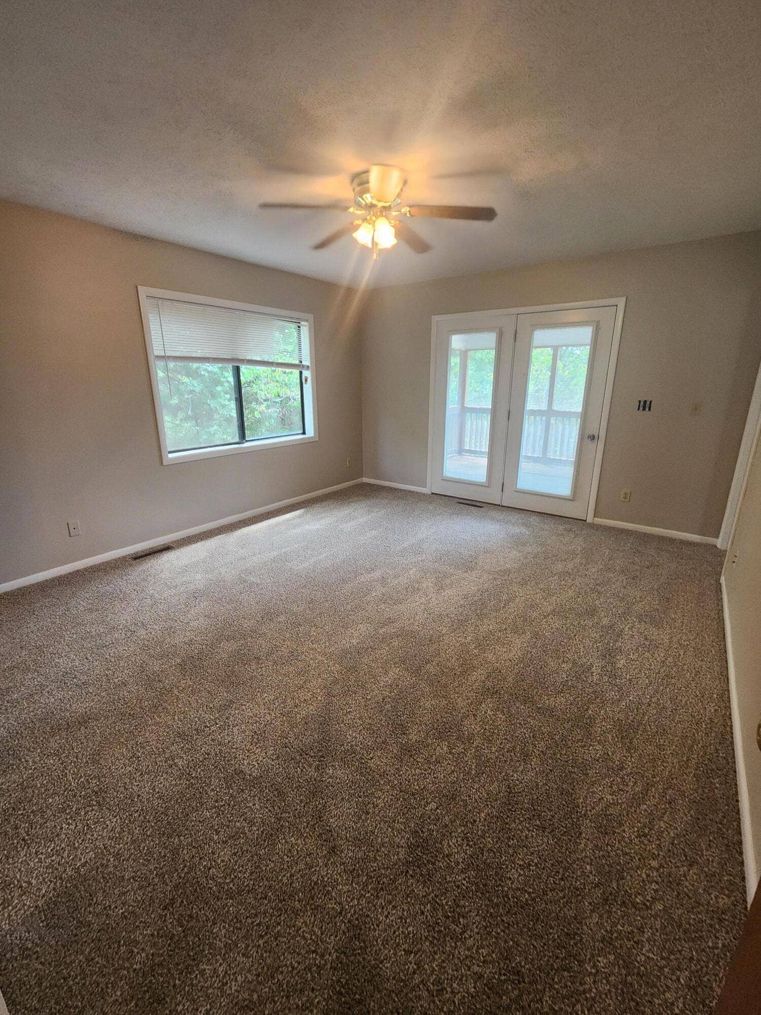 610 Double O Nine Road, Reeds Spring, MO 65737 NEW CARPET IN MASTER