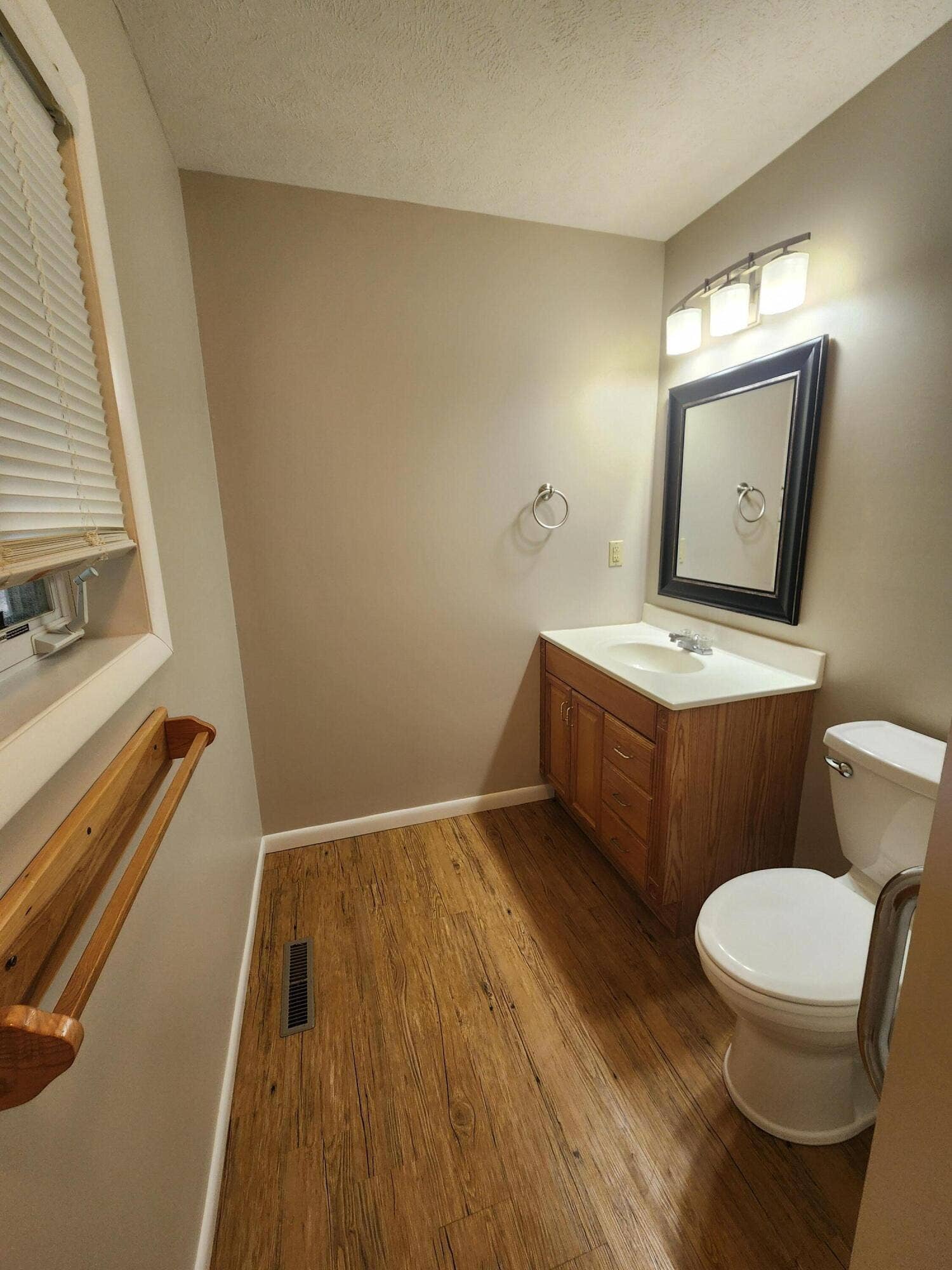 610 Double O Nine Road, Reeds Spring, MO 65737 MASTER BATH
