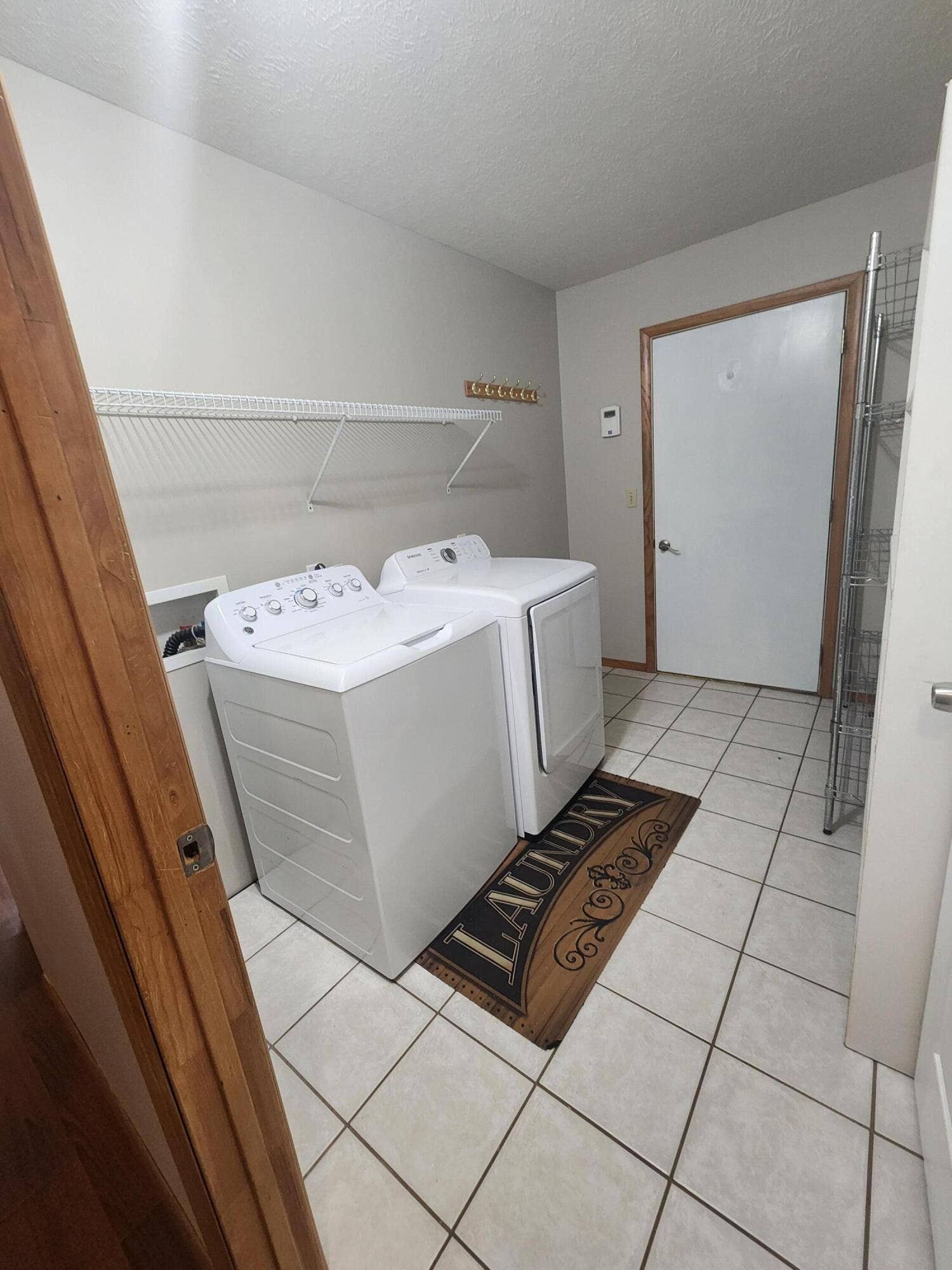 610 Double O Nine Road, Reeds Spring, MO 65737 LAUNDRY
