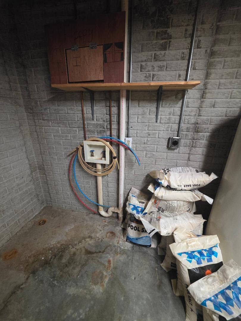 610 Double O Nine Road, Reeds Spring, MO 65737 LOWER LEVEL WASHER DRYER HOOK UP