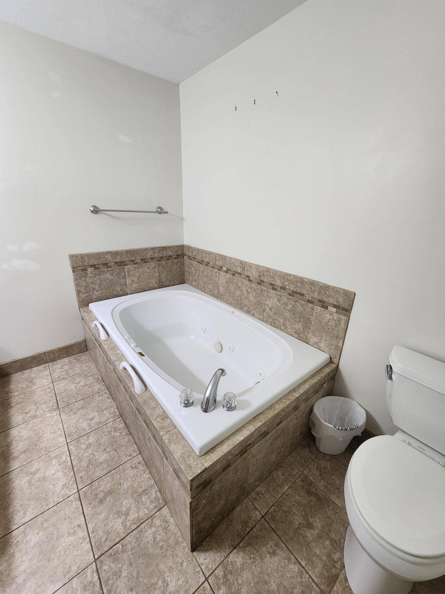 610 Double O Nine Road, Reeds Spring, MO 65737 JETTED TUB