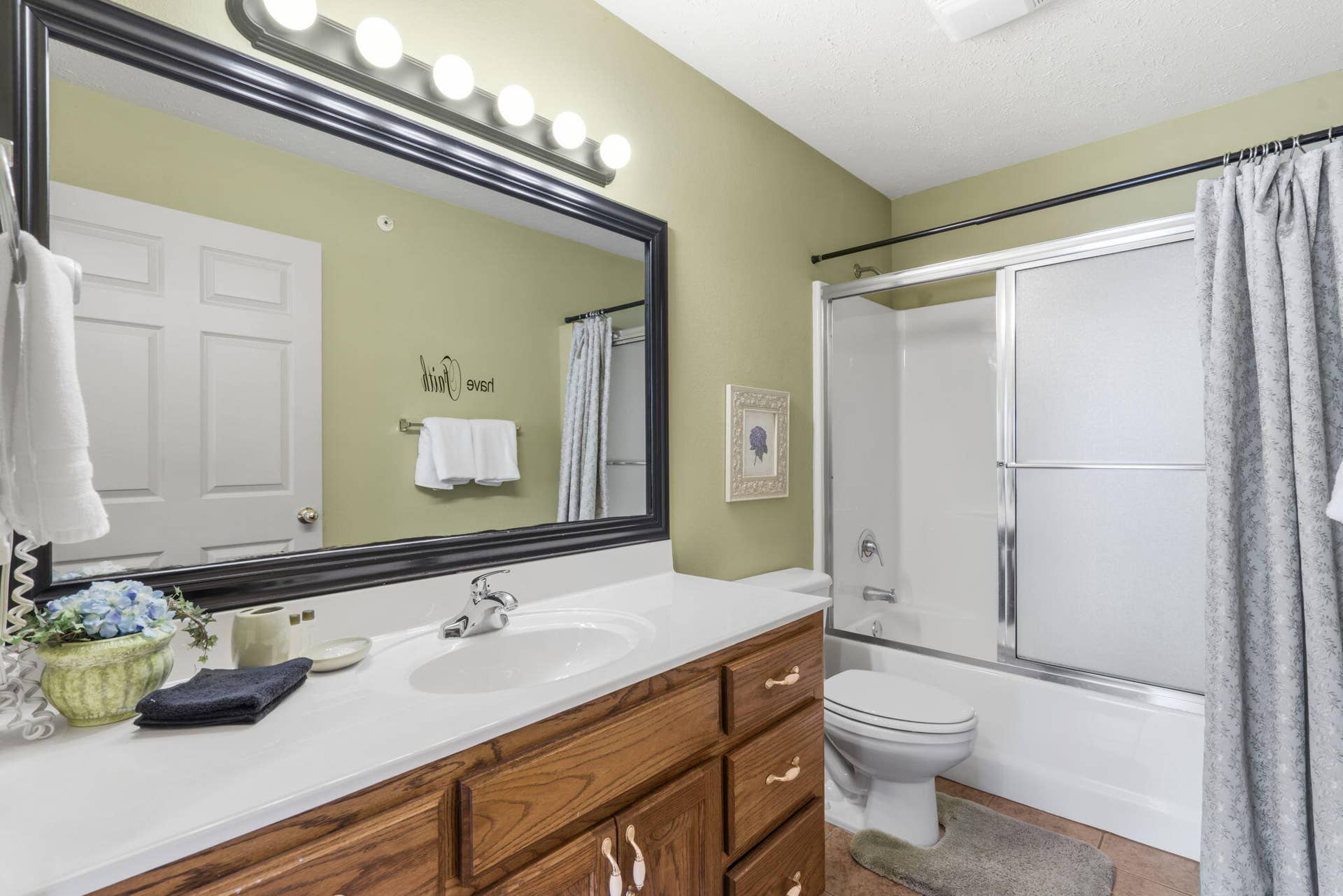 Full Bathroom #2