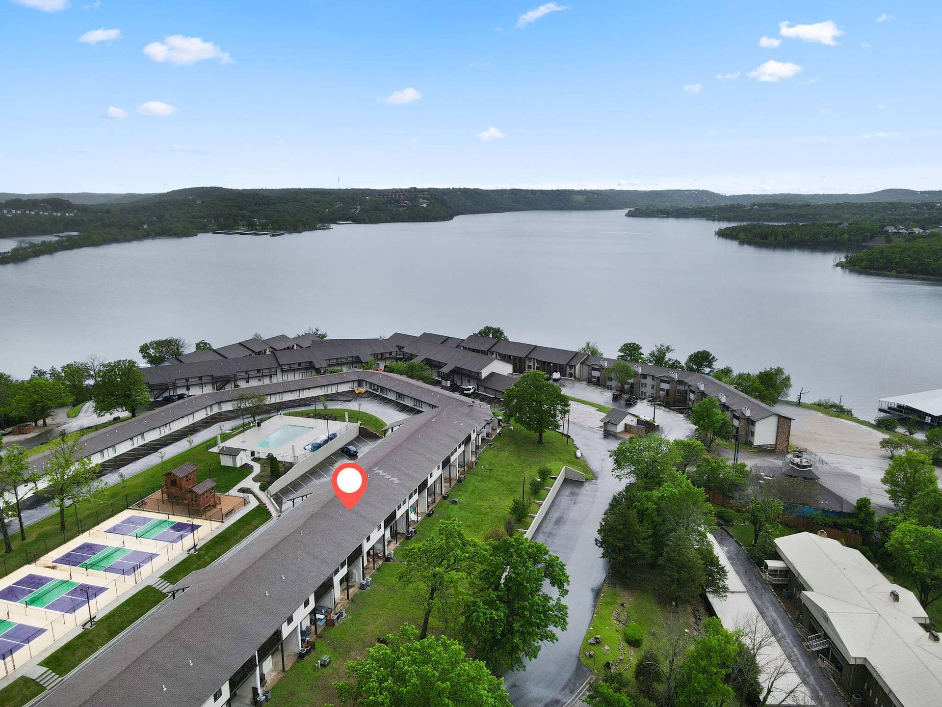 100 Getaway Circle, #107, Kimberling City, MO 65686 29-web-or-mls-ABFM1545 copy