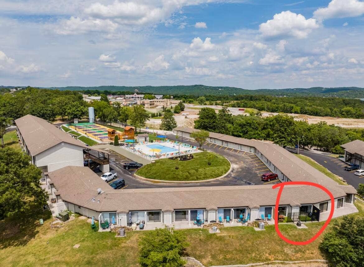 100 Getaway Circle, #120, Kimberling City, MO 65686 IMG_3050