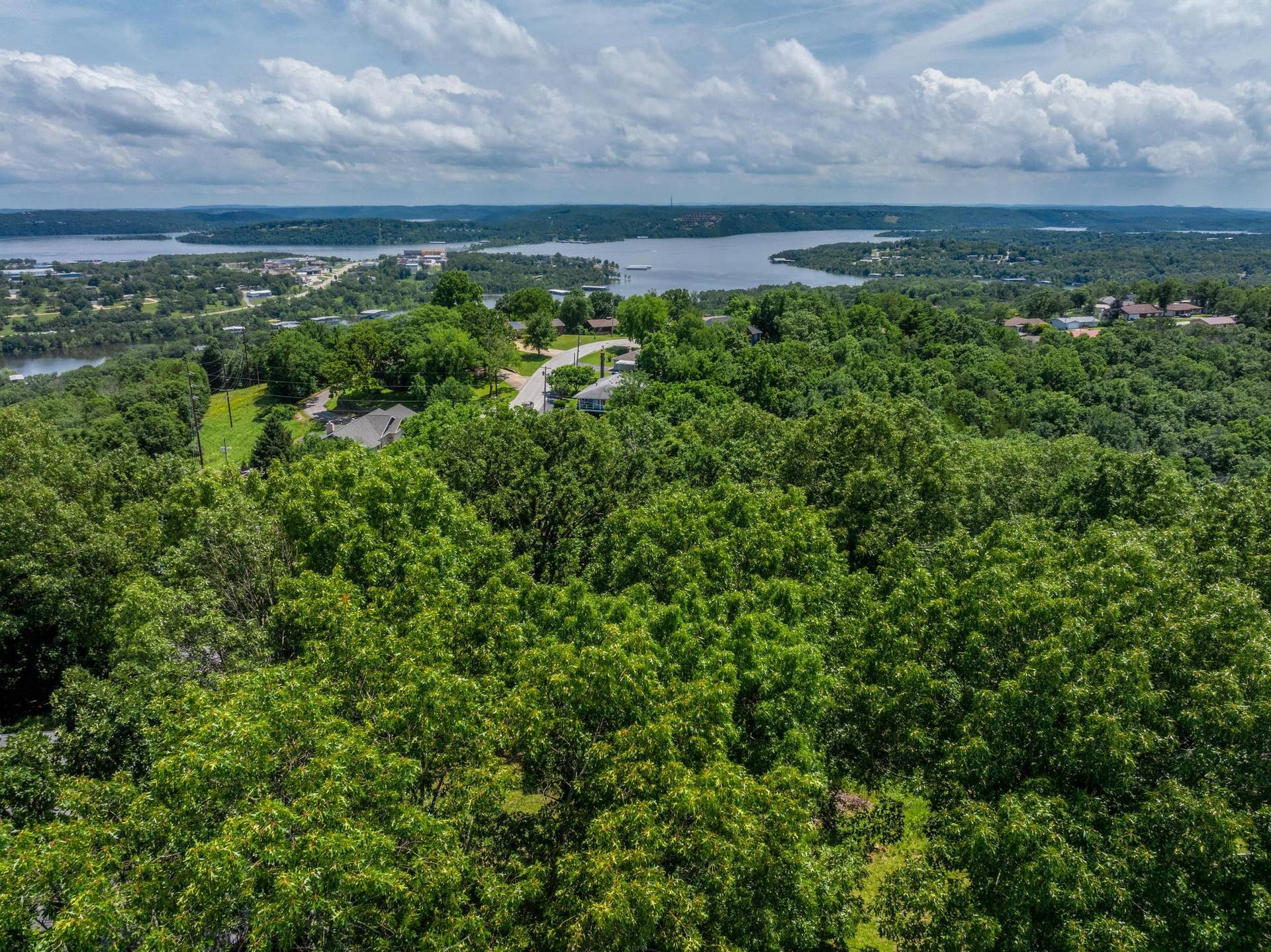 000 Hillcrest Drive, Kimberling City, MO 65686 Table Rock Lake Built Site Acreage