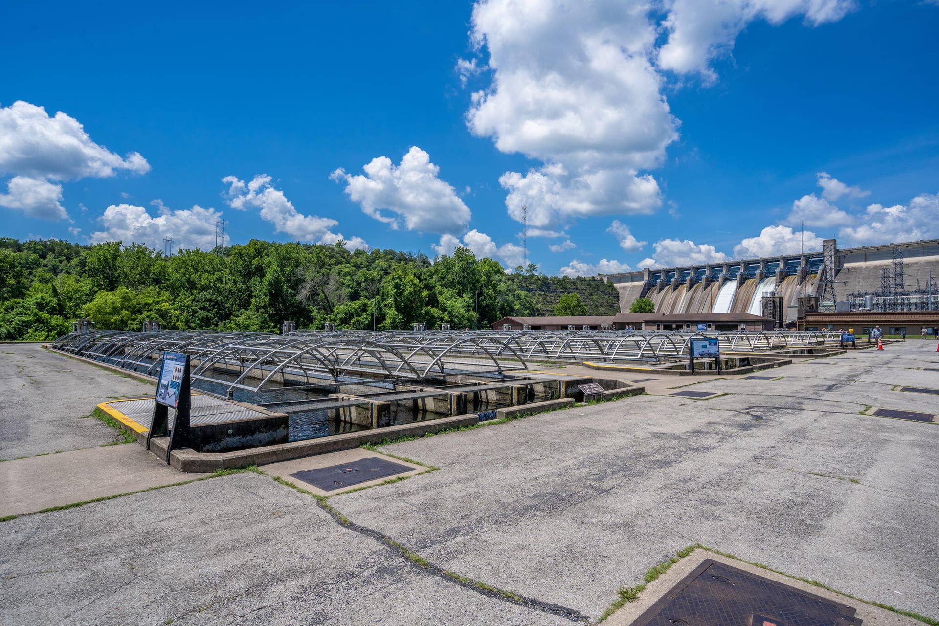 STATE PARK MARINA AND FISH HATCHERY  (3)