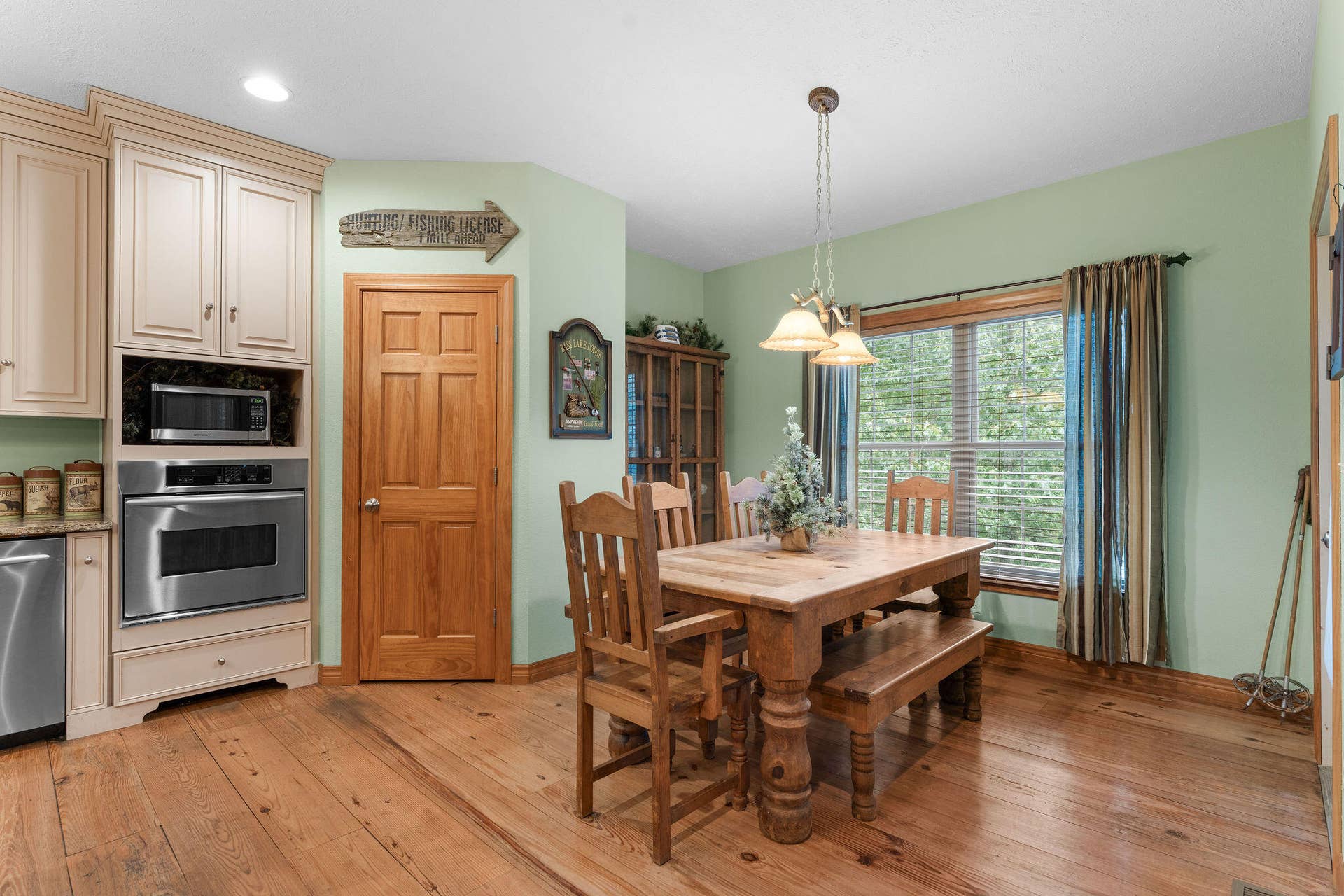 2296 Talking Rocks Road, Branson West, MO 65737 Built-In Oven