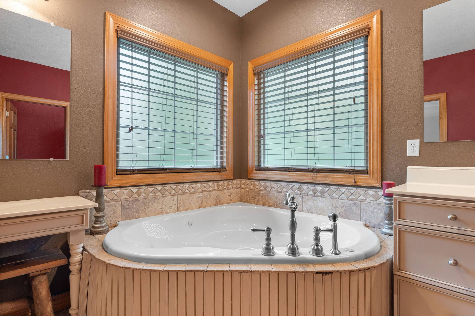 2296 Talking Rocks Road, Branson West, MO 65737 Corner Soaking Tub