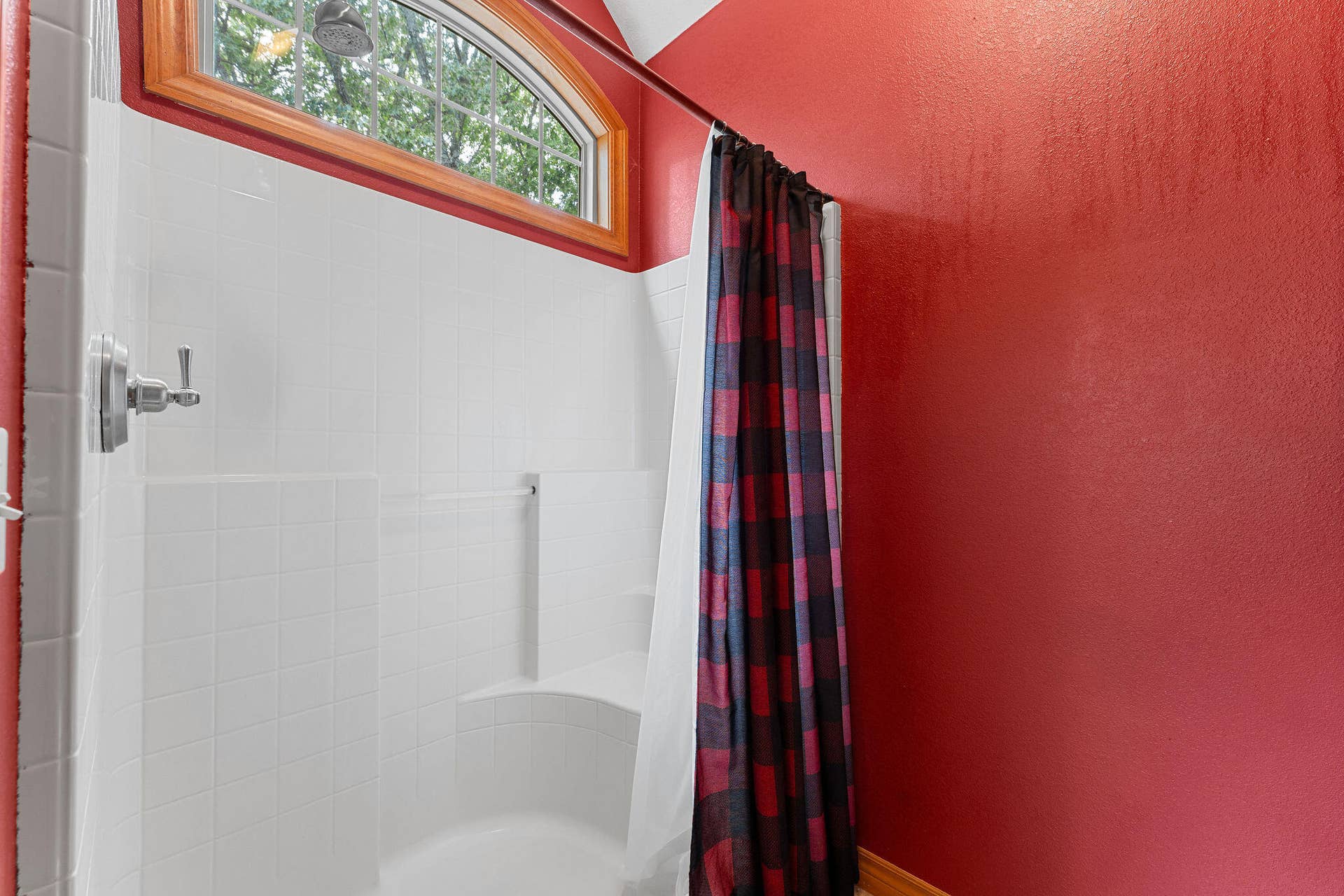 2296 Talking Rocks Road, Branson West, MO 65737 Primary Shower