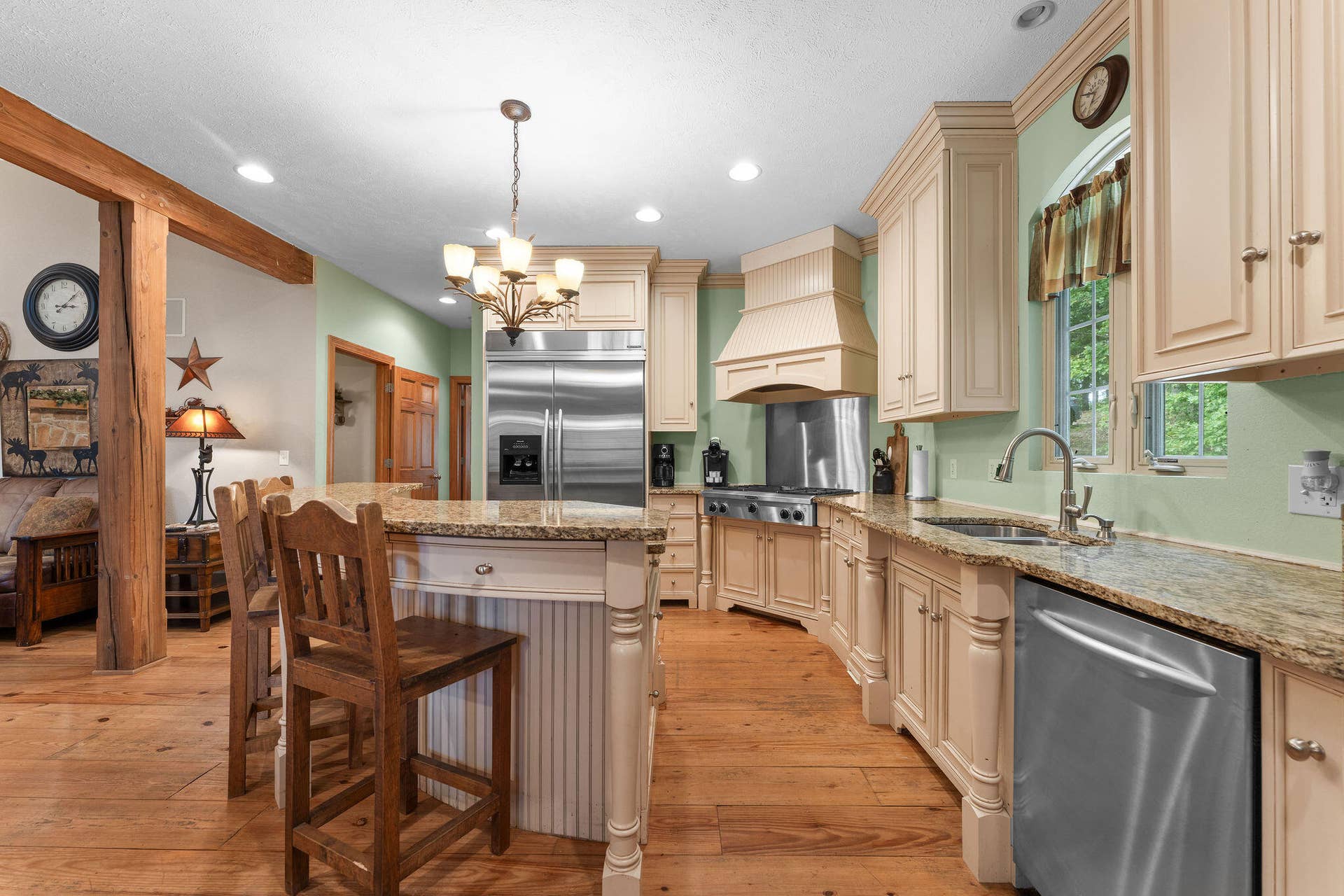 2296 Talking Rocks Road, Branson West, MO 65737 Gourmet Kitchen