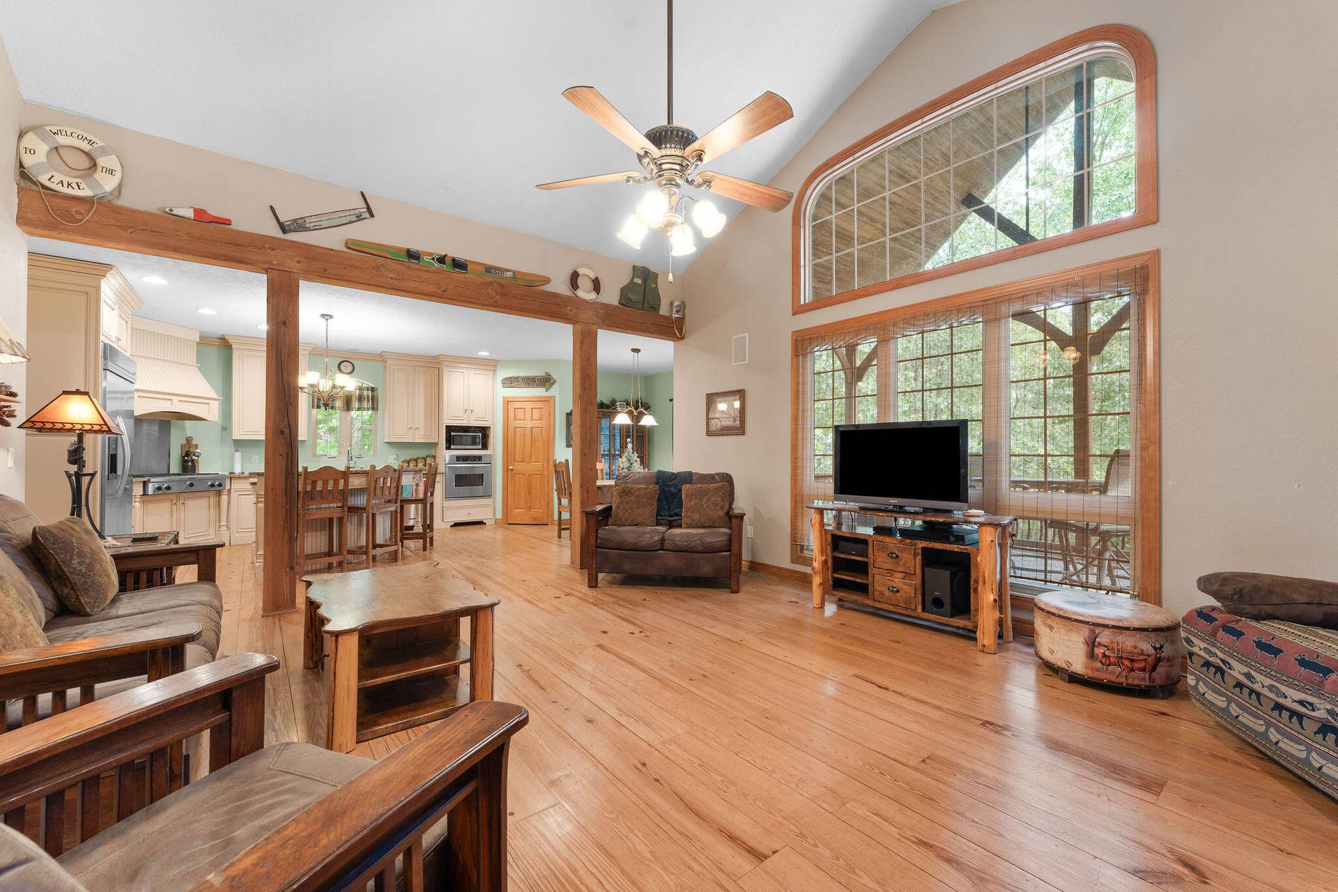 2296 Talking Rocks Road, Branson West, MO 65737 Expansive, yet Cozy Living Room