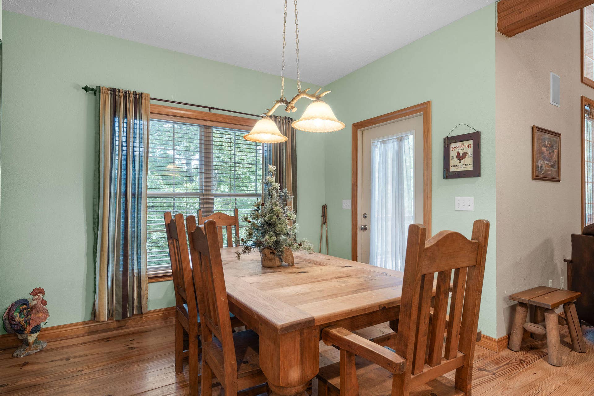 2296 Talking Rocks Road, Branson West, MO 65737 Dining Room Leads to Back Deck