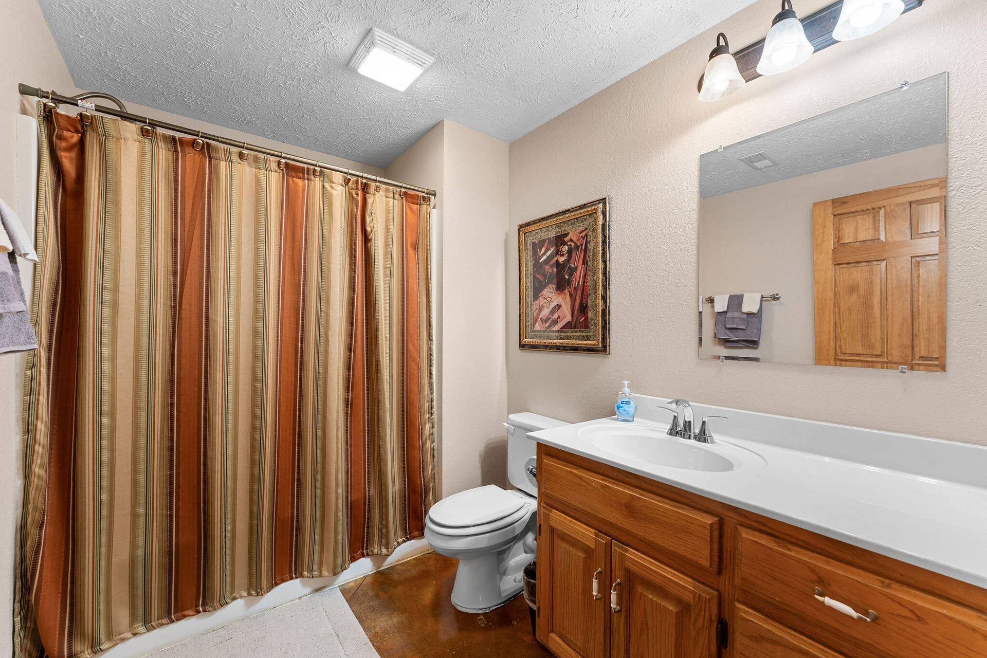 2296 Talking Rocks Road, Branson West, MO 65737 Bathroom #3