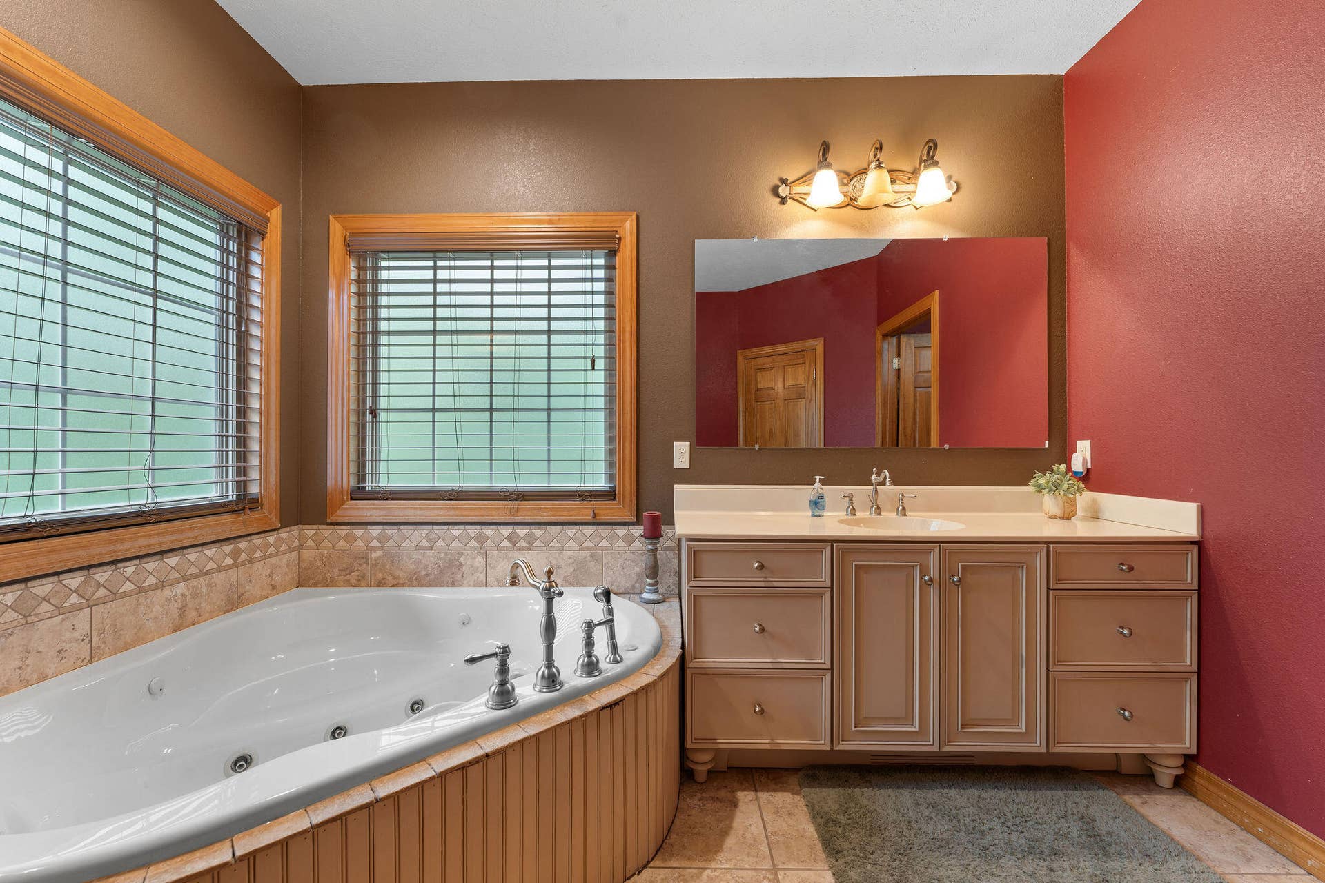 2296 Talking Rocks Road, Branson West, MO 65737 Large Primary Bathroom
