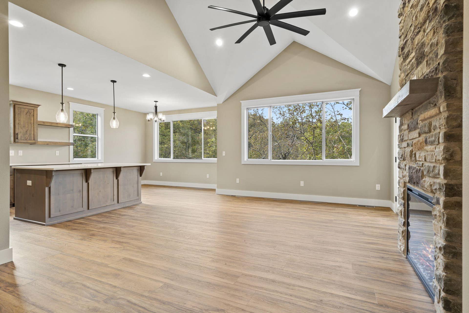 Stonebridge Home Golf Community Table Ro