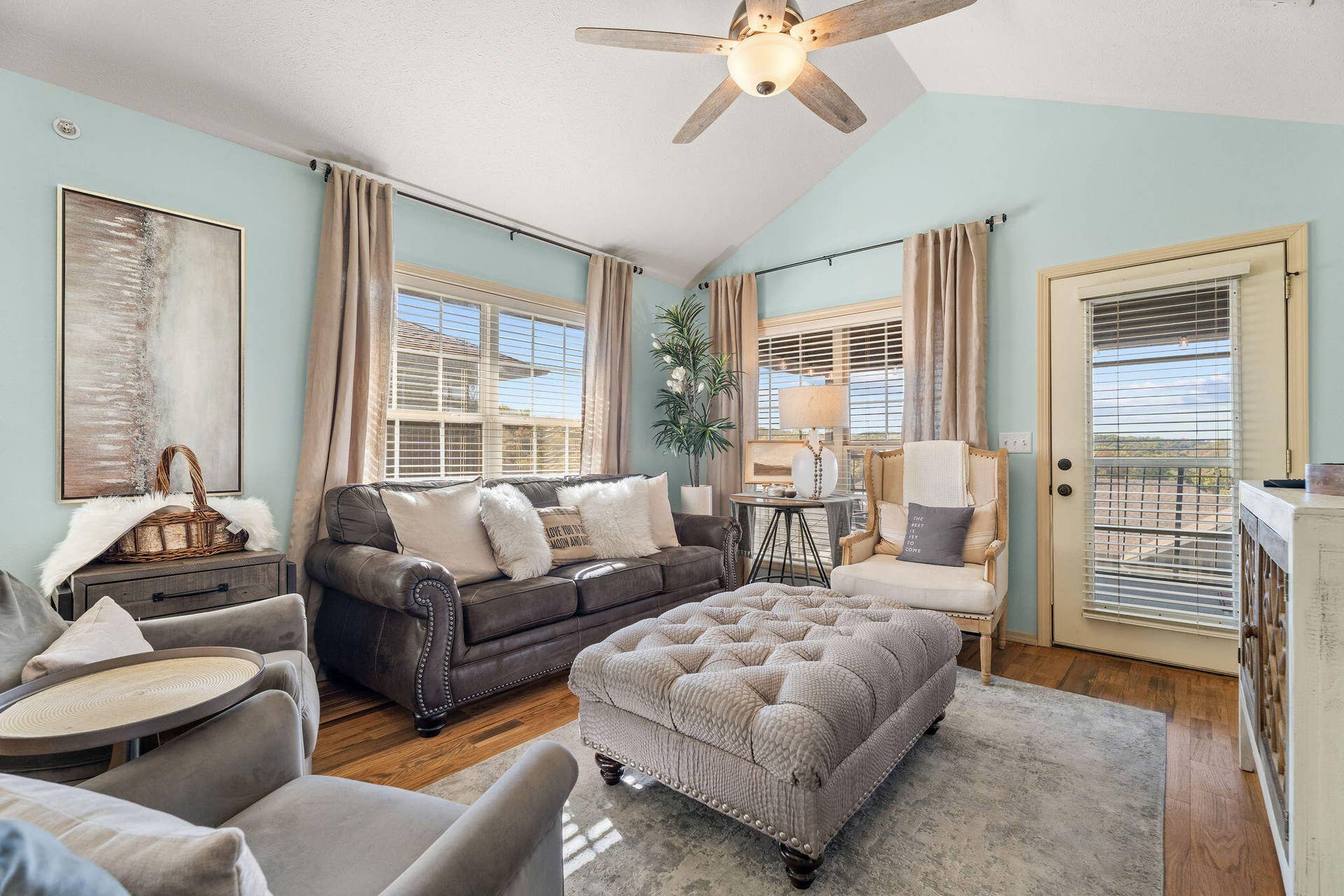 Living Room (2)