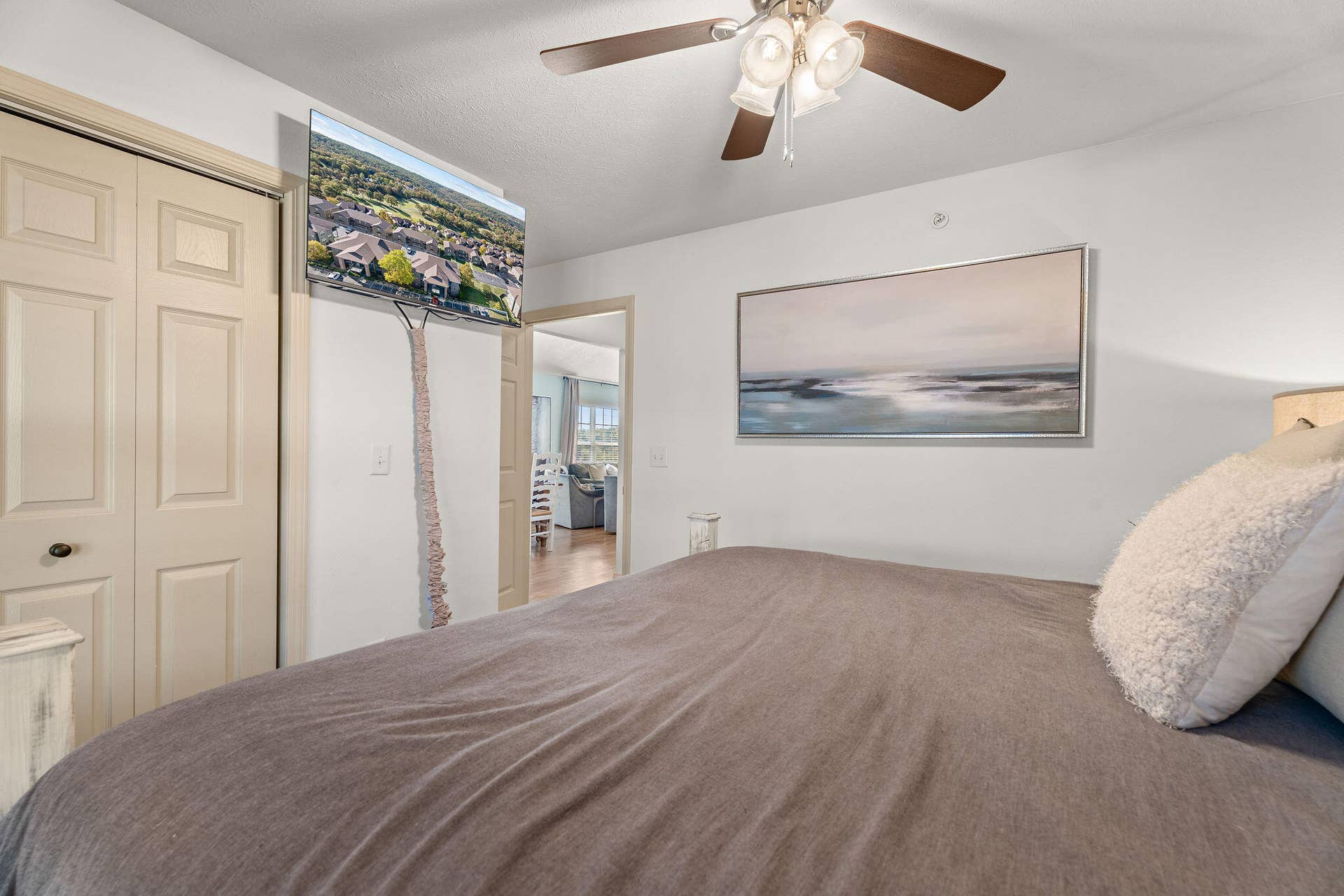 Master Bedroom (2)