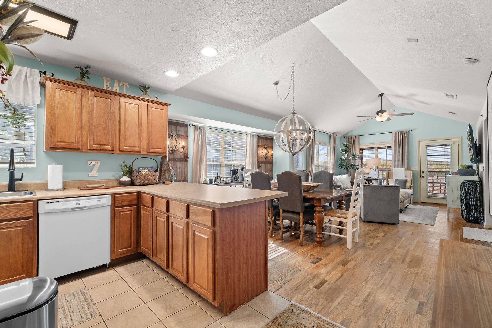 Open Floor Plan Vaulted ceiling