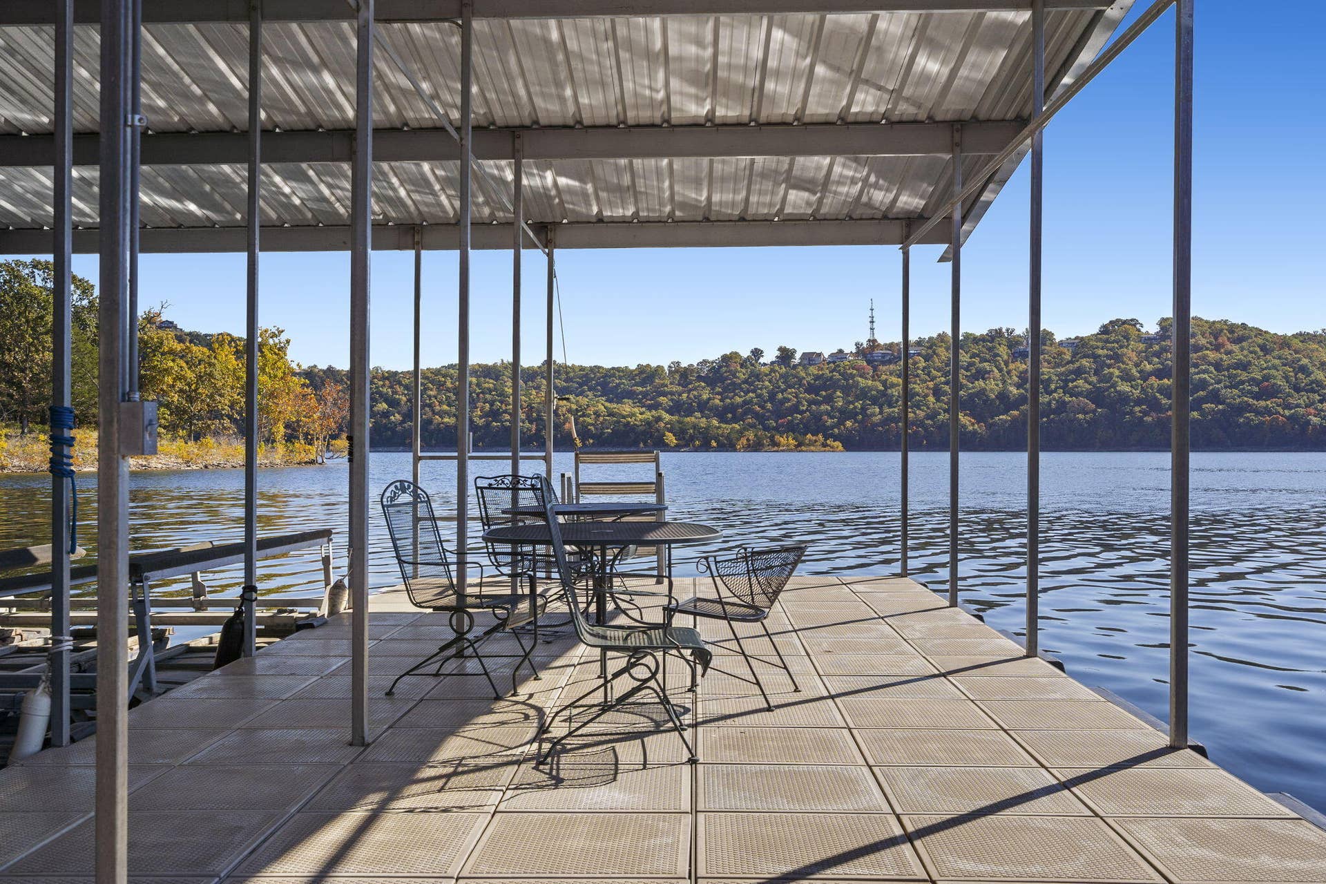 Table Rock Lakefront Home Boat Slip