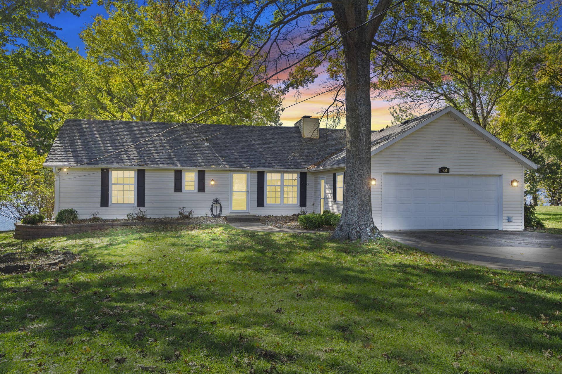 Table Rock Lakefront Home Boat Slip
