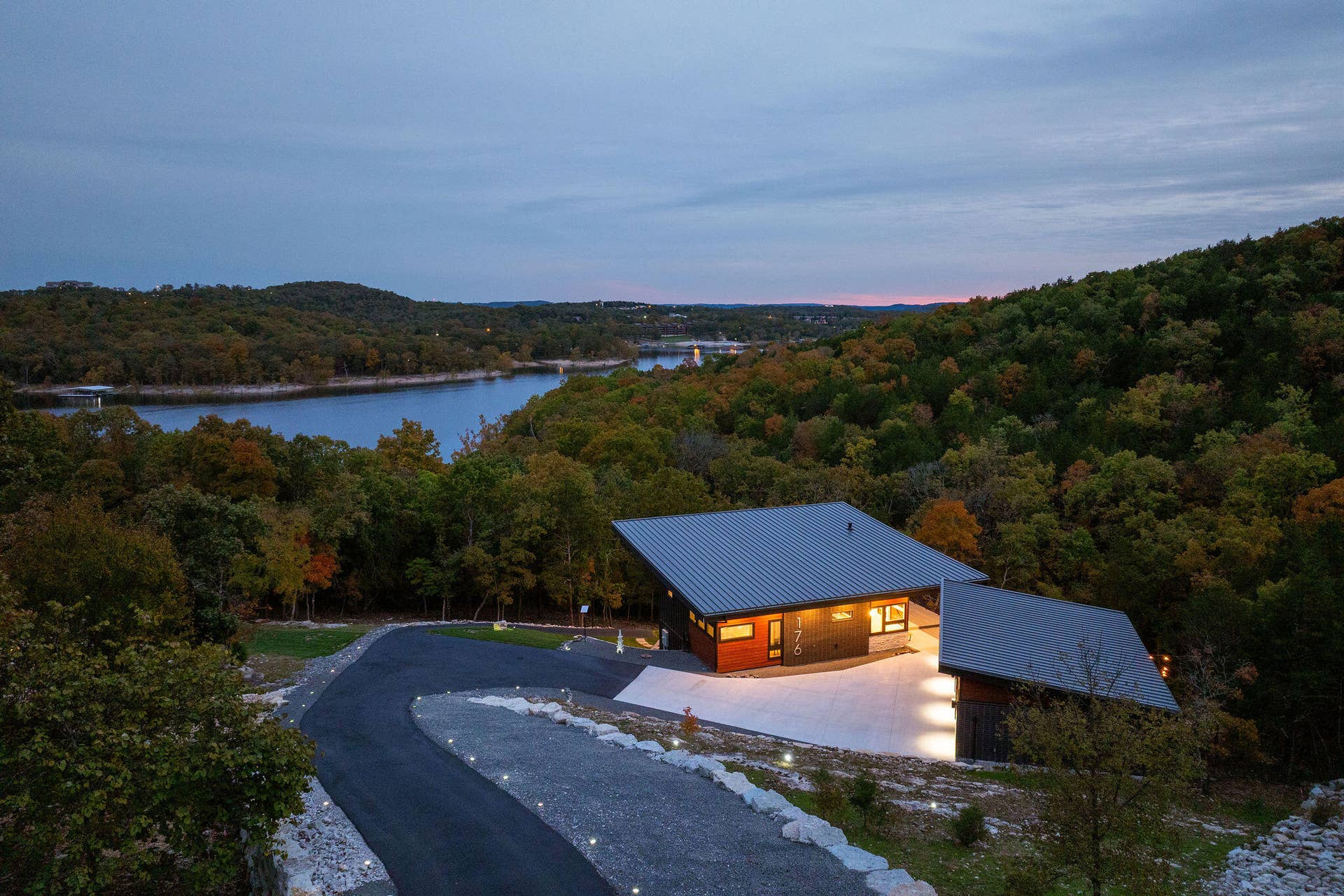 176 Canada Drive, Branson West, MO 65737 Table Rock Lake!