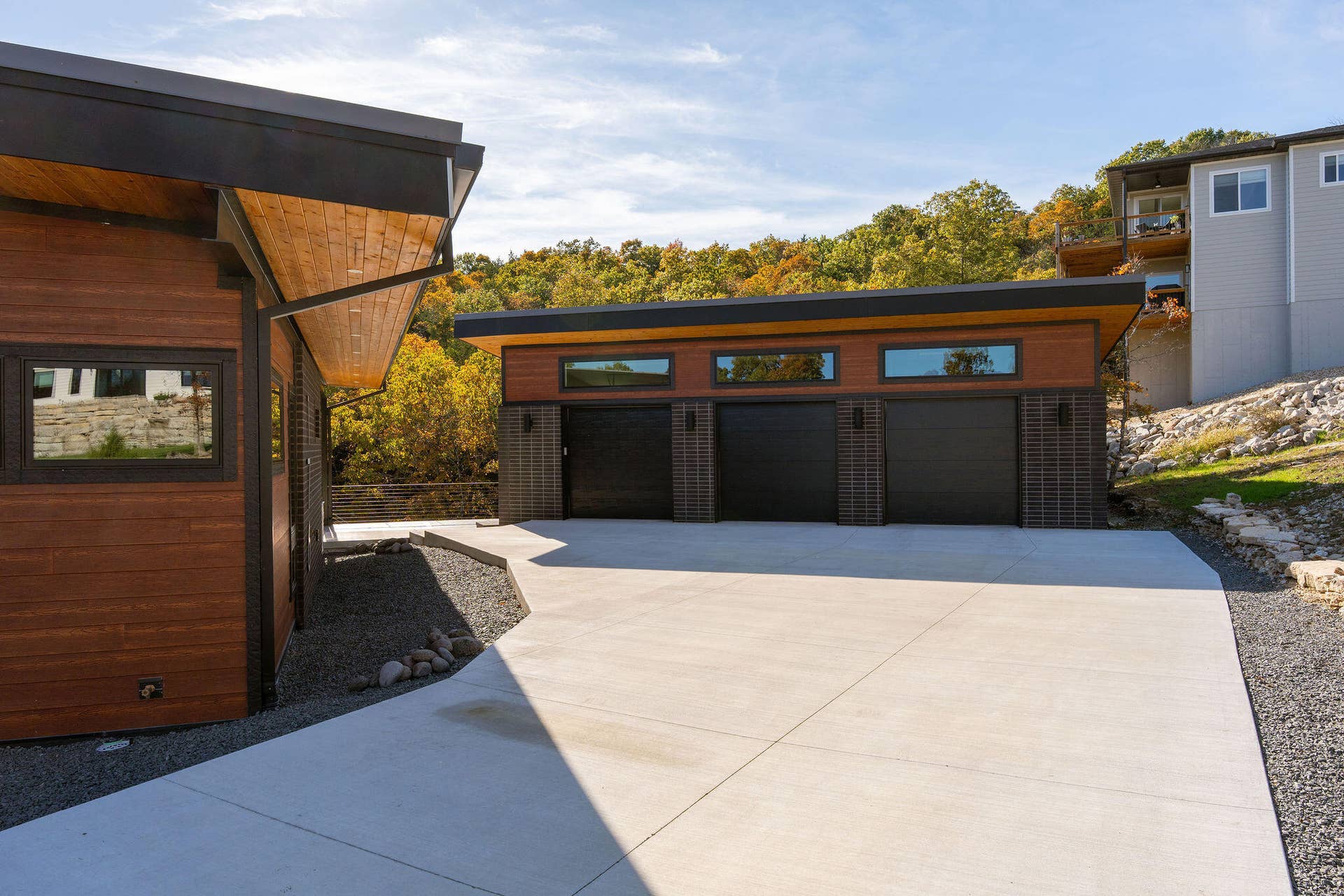 176 Canada Drive, Branson West, MO 65737 Oversized 3 Car Garage