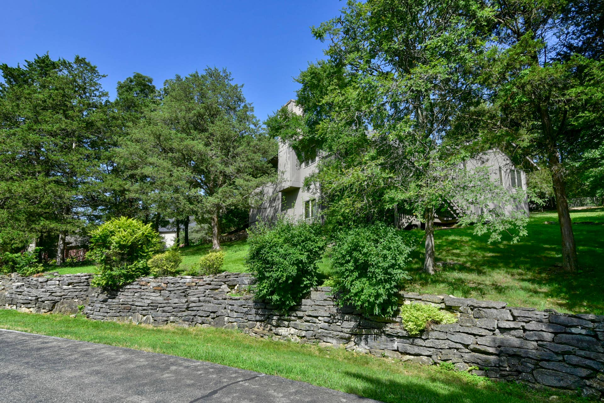 1304 Stoneycreek Lane, Branson West, MO 65737 Nice Private yard