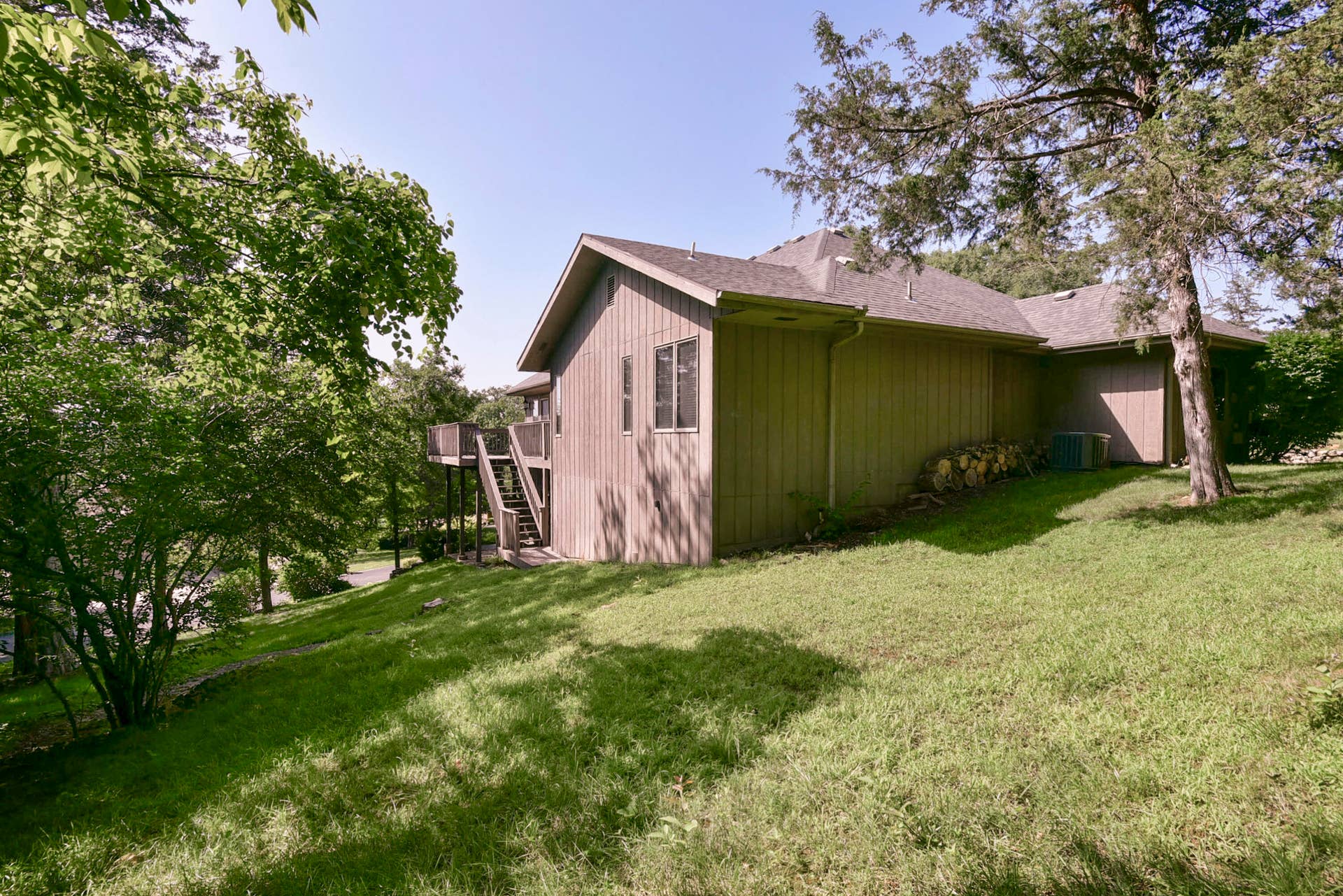 1304 Stoneycreek Lane, Branson West, MO 65737 Side yard