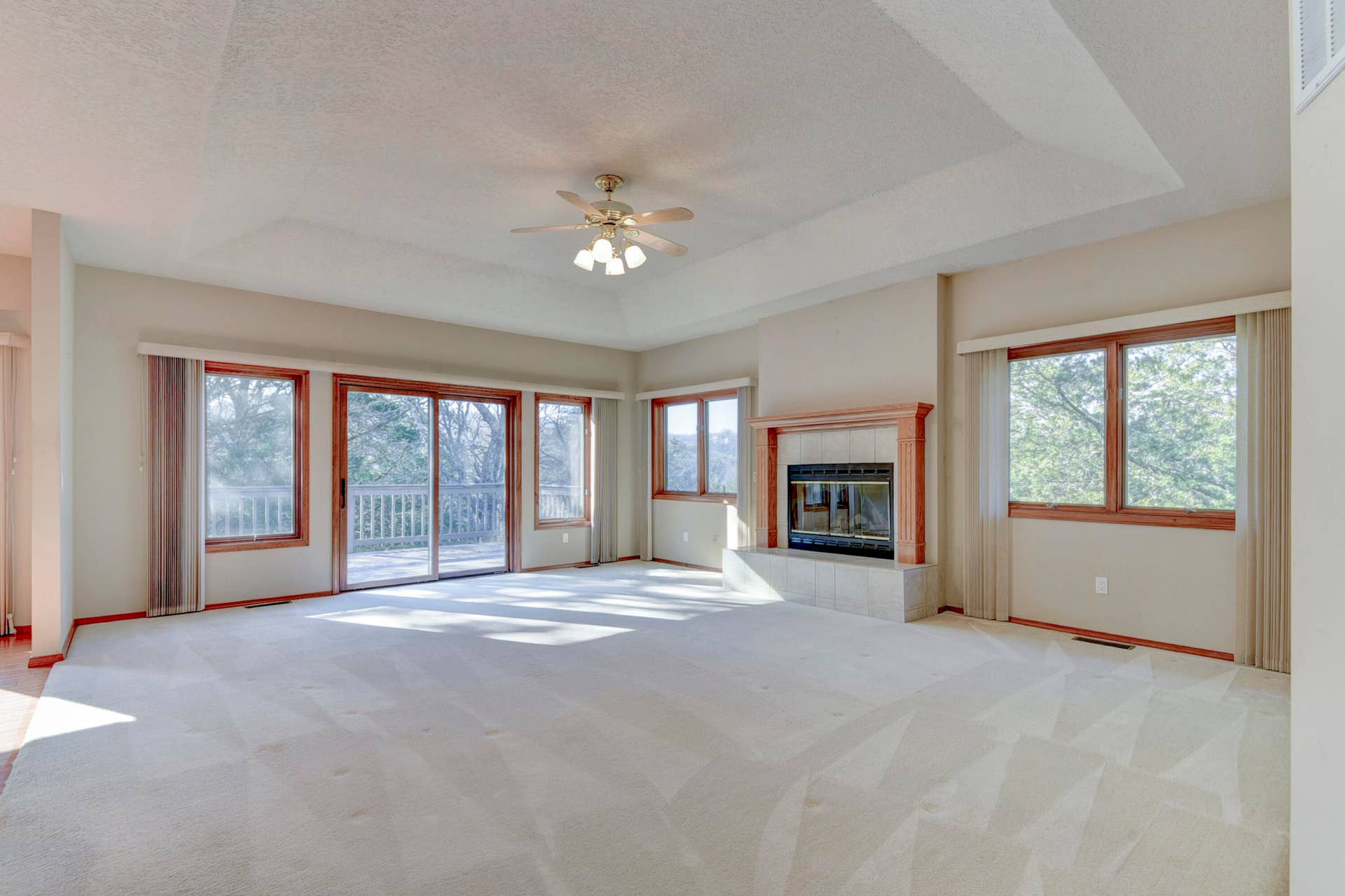 1304 Stoneycreek Lane, Branson West, MO 65737 Spacious Living with Fireplace