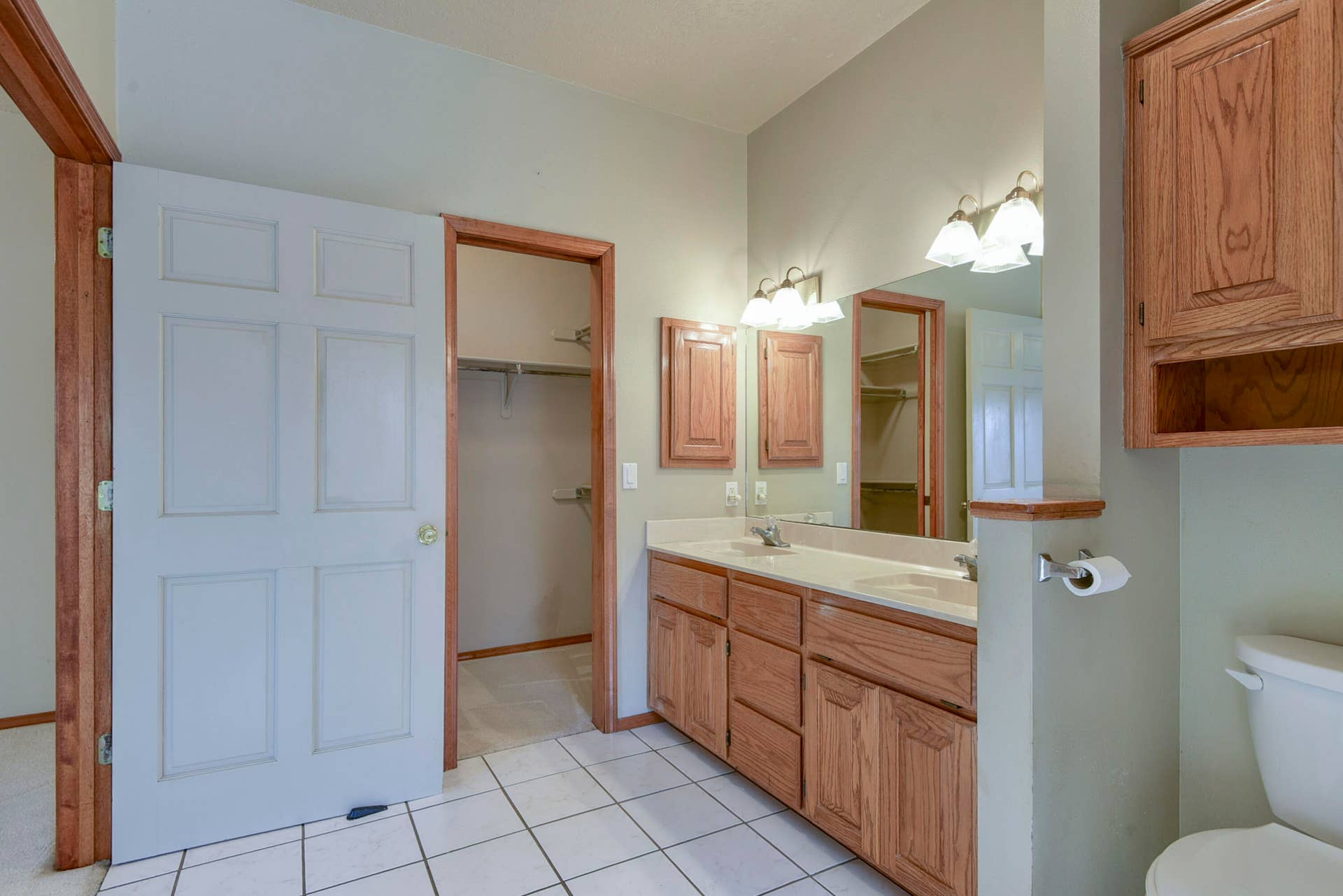 1304 Stoneycreek Lane, Branson West, MO 65737 Walkin Closet